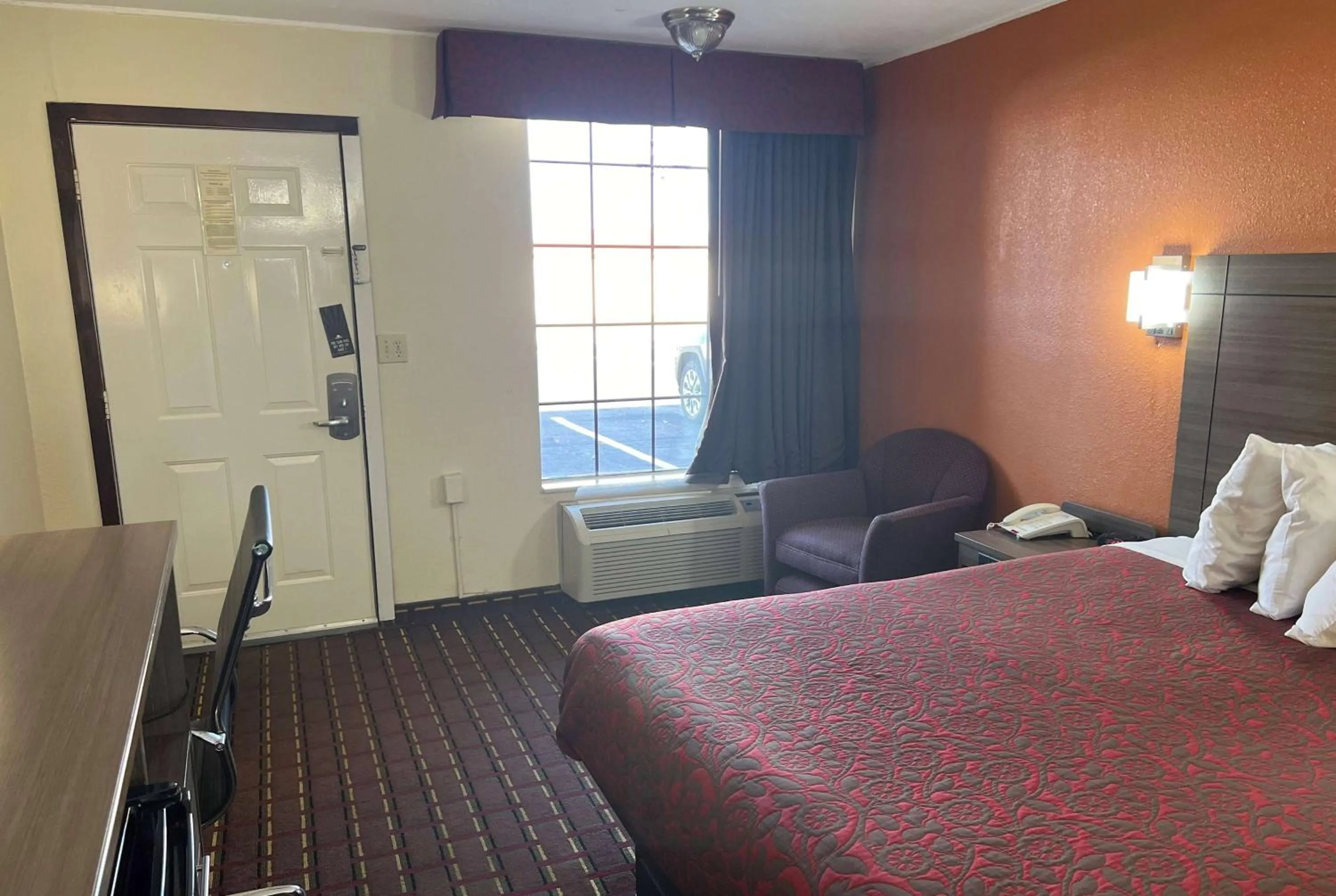 Photo of the whole room, Bed in Days Inn by Wyndham El Reno