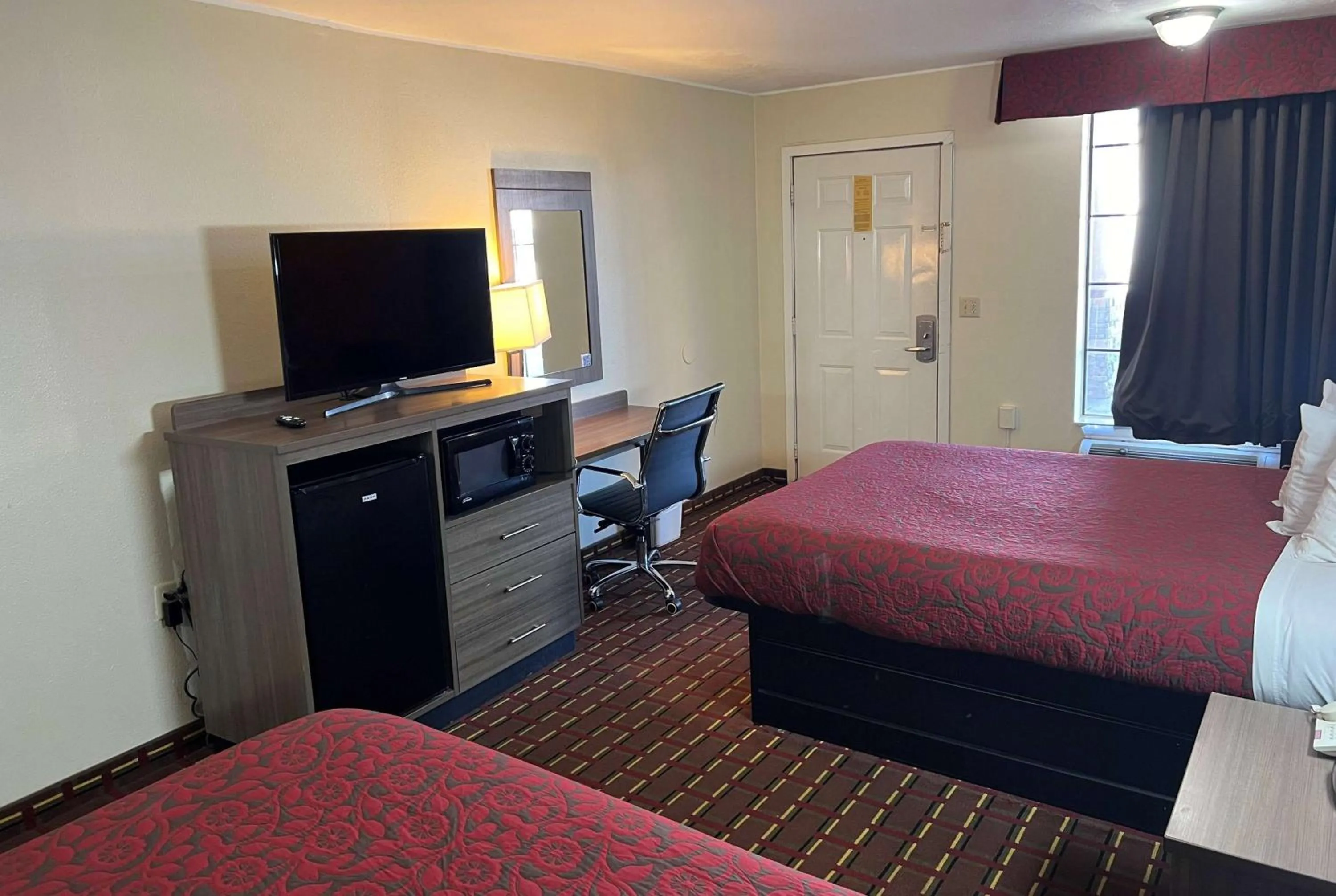Photo of the whole room, Bed in Days Inn by Wyndham El Reno