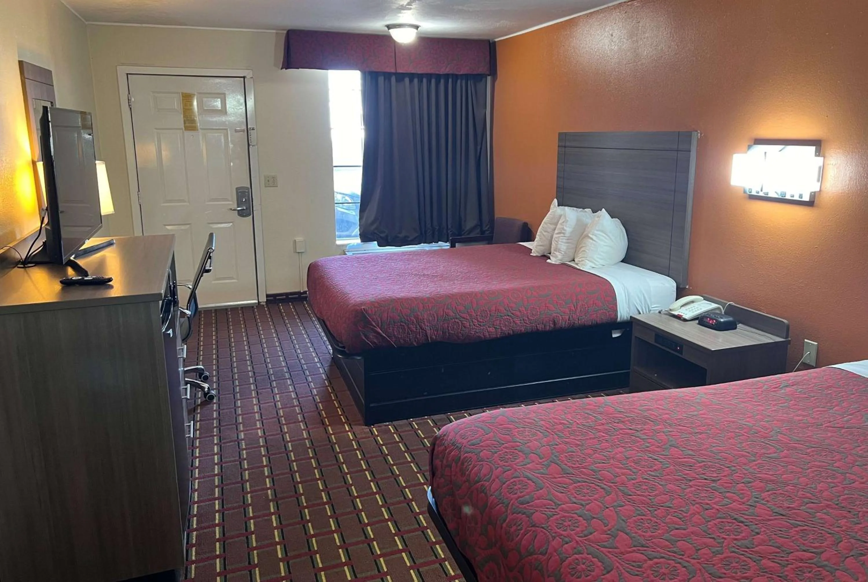Photo of the whole room, Bed in Days Inn by Wyndham El Reno