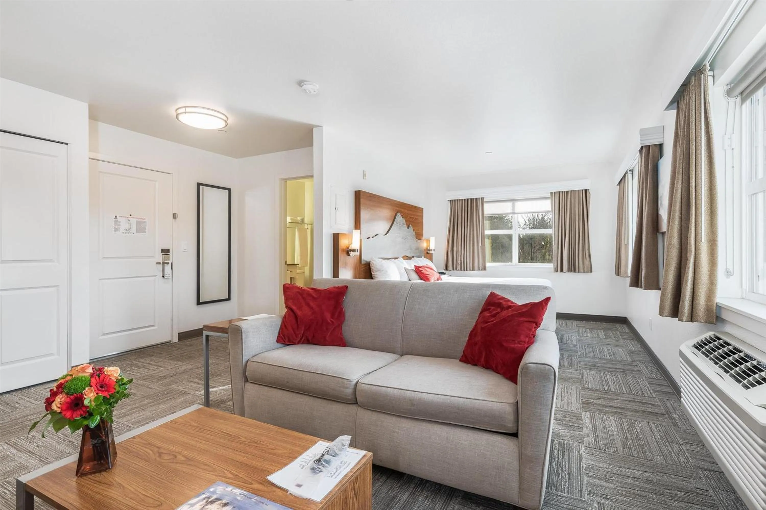 Bedroom, Bed in Marshall Suites Bainbridge Island, SureStay Collection by BW