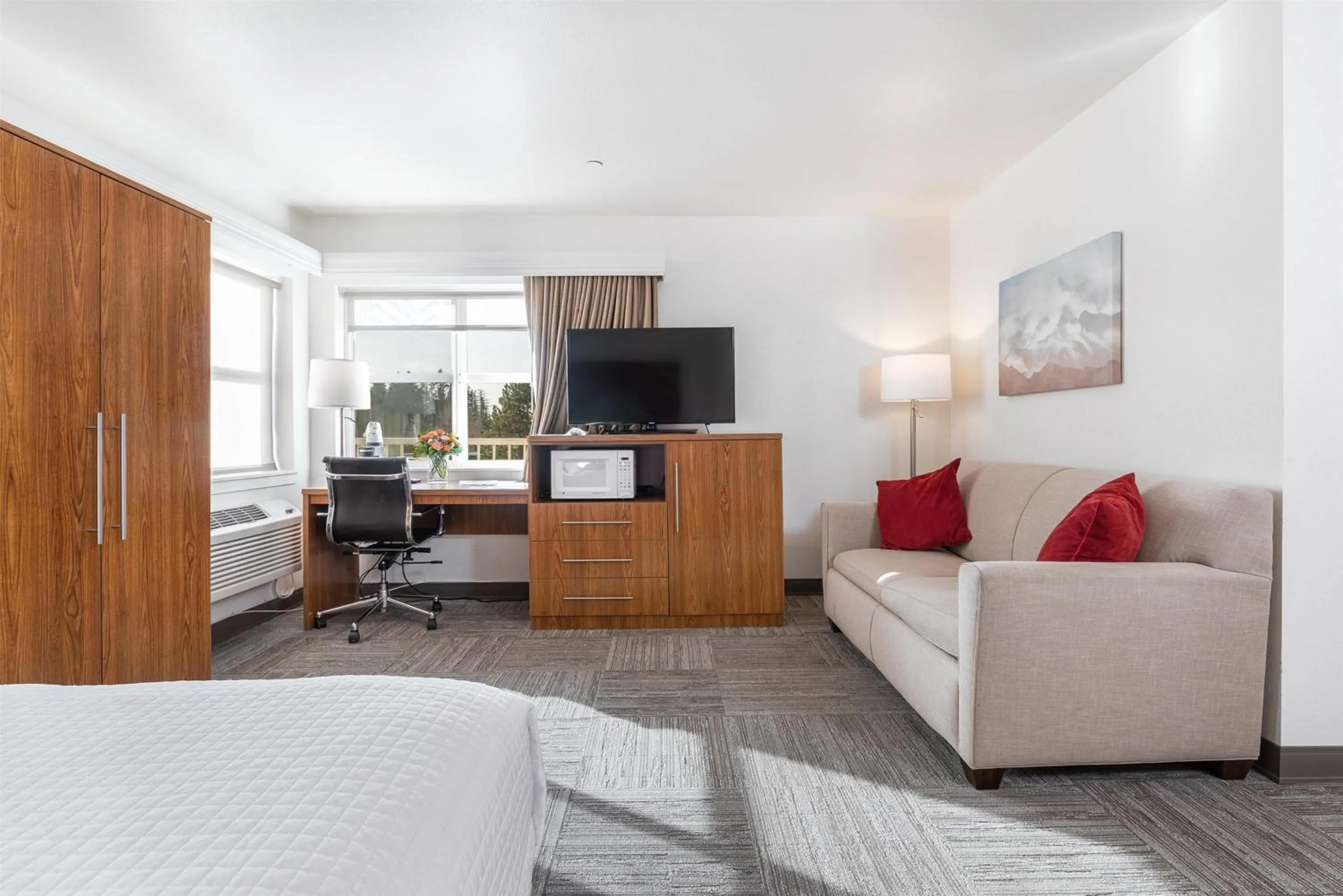 Bedroom, Bed in Marshall Suites Bainbridge Island, SureStay Collection by BW