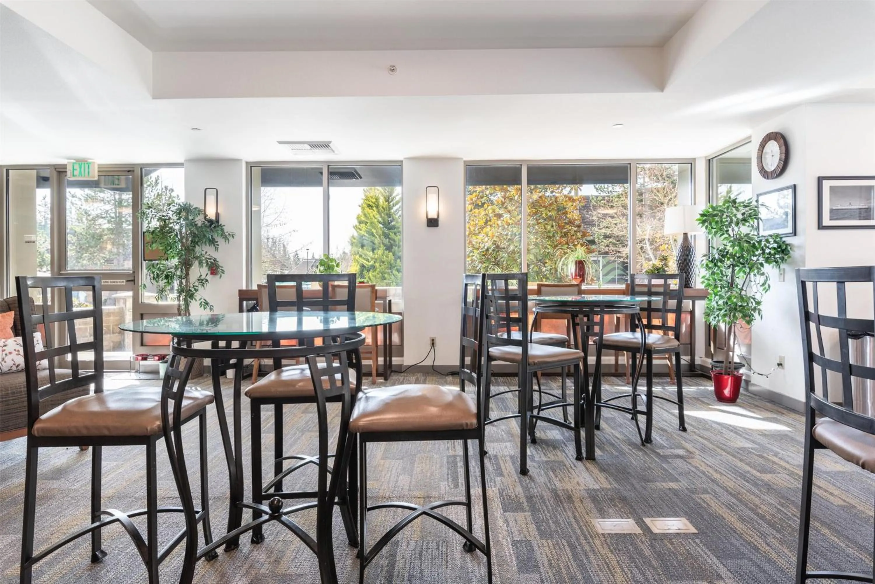 Breakfast in Marshall Suites Bainbridge Island, SureStay Collection by BW