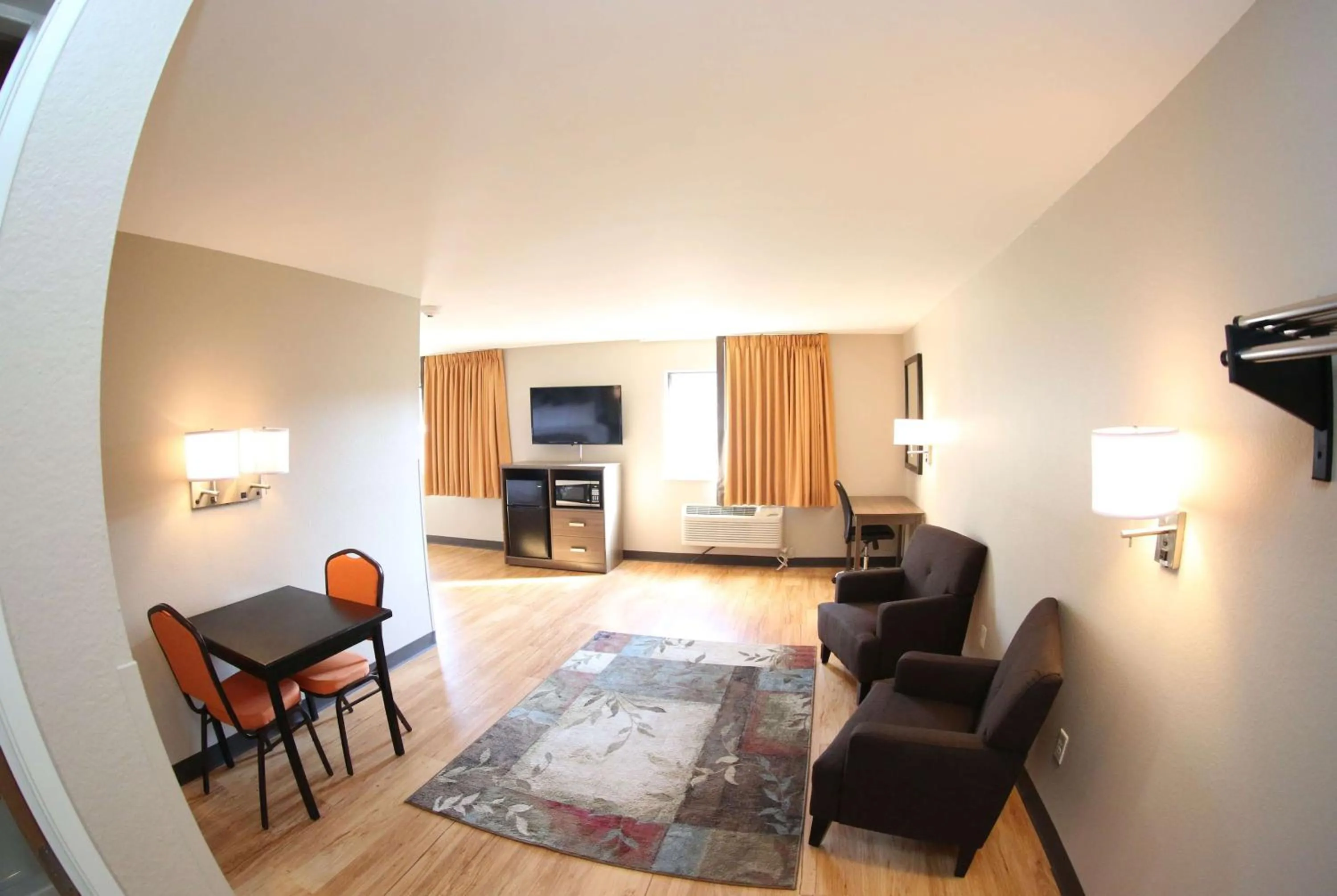 Photo of the whole room in Super 8 by Wyndham Portsmouth