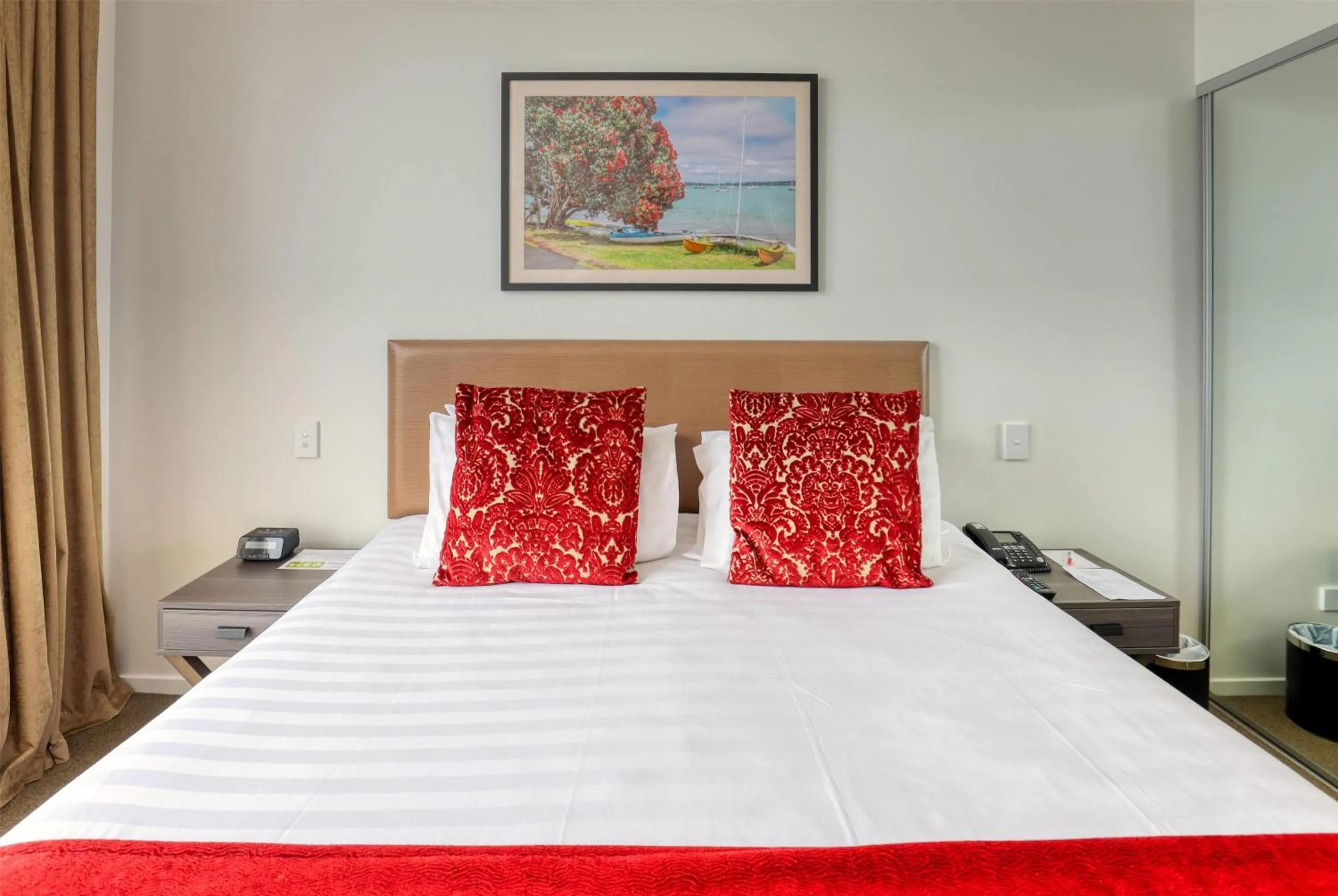 Photo of the whole room, Bed in Ramada Suites by Wyndham Auckland Manukau Pacfic Centre