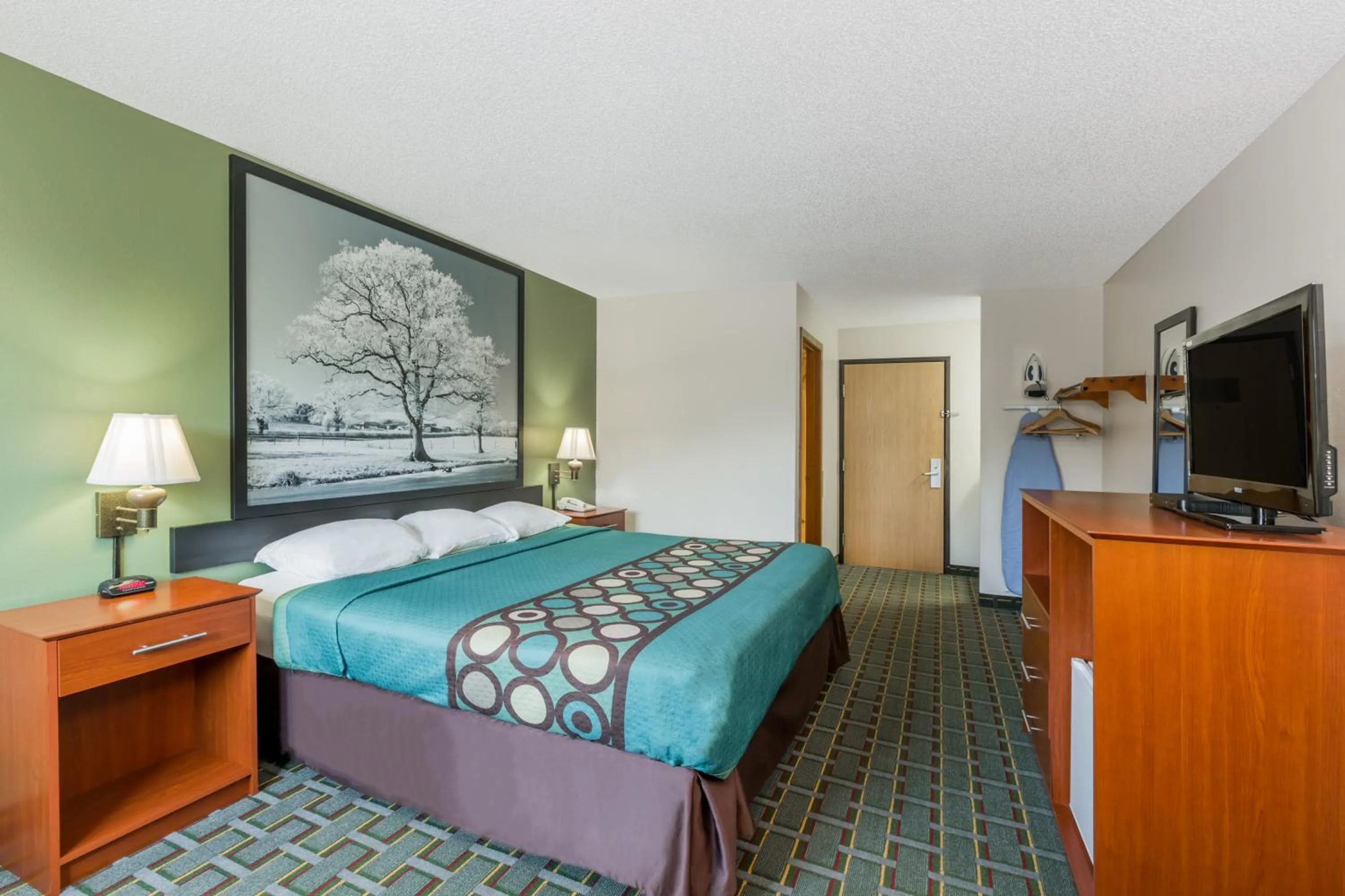 Bed in Super 8 by Wyndham Osceola IA