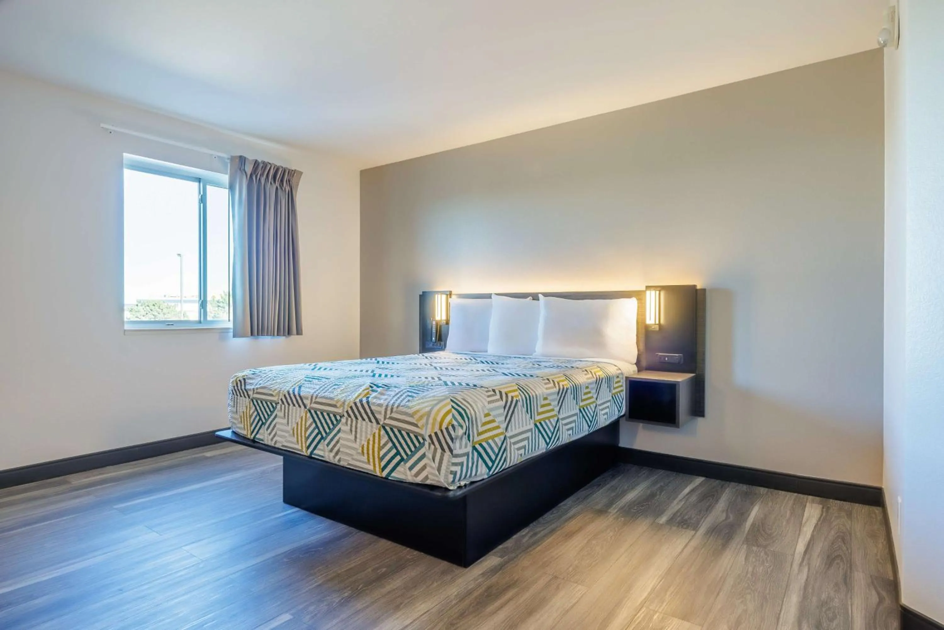 Bedroom in Motel 6-Grand Island, NE