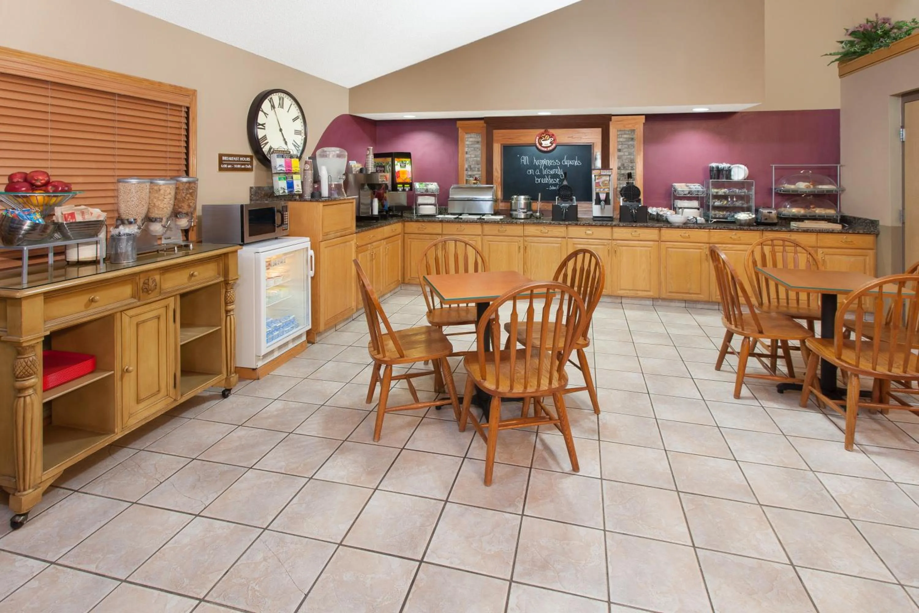 Continental breakfast in AmericInn by Wyndham Iowa Falls