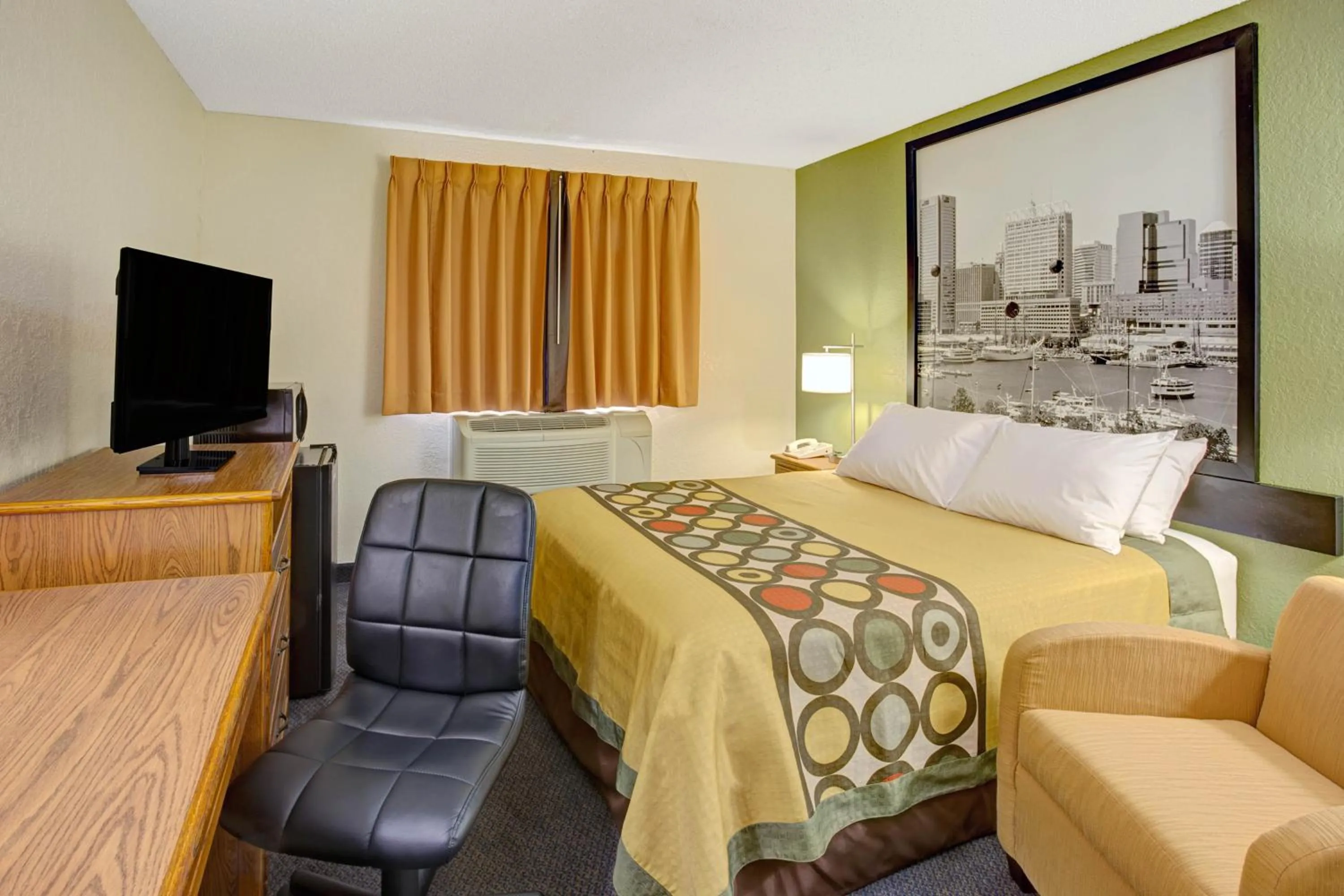 Bed in Super 8 by Wyndham College Park Wash DC Area