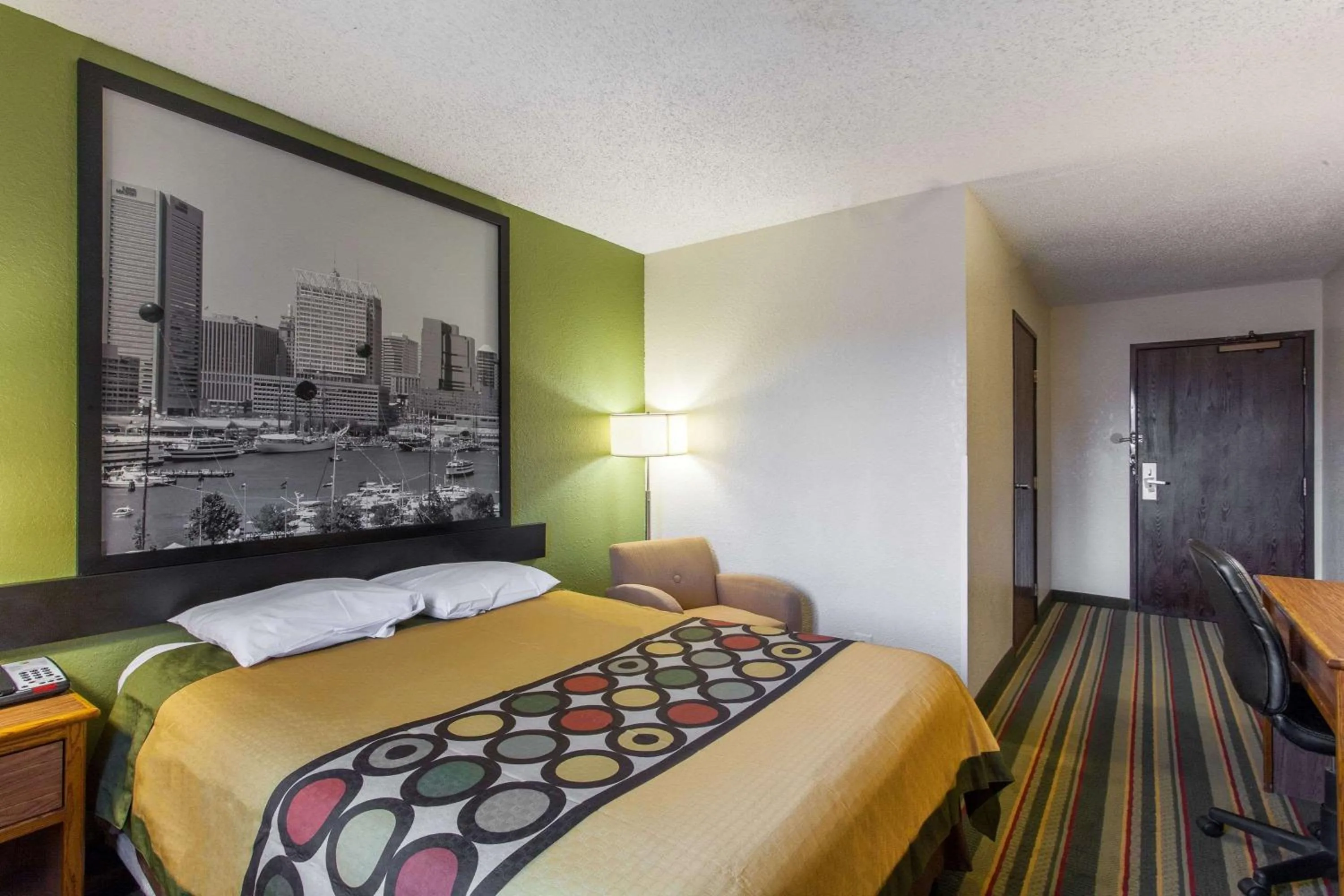 Photo of the whole room, Bed in Super 8 by Wyndham College Park Wash DC Area