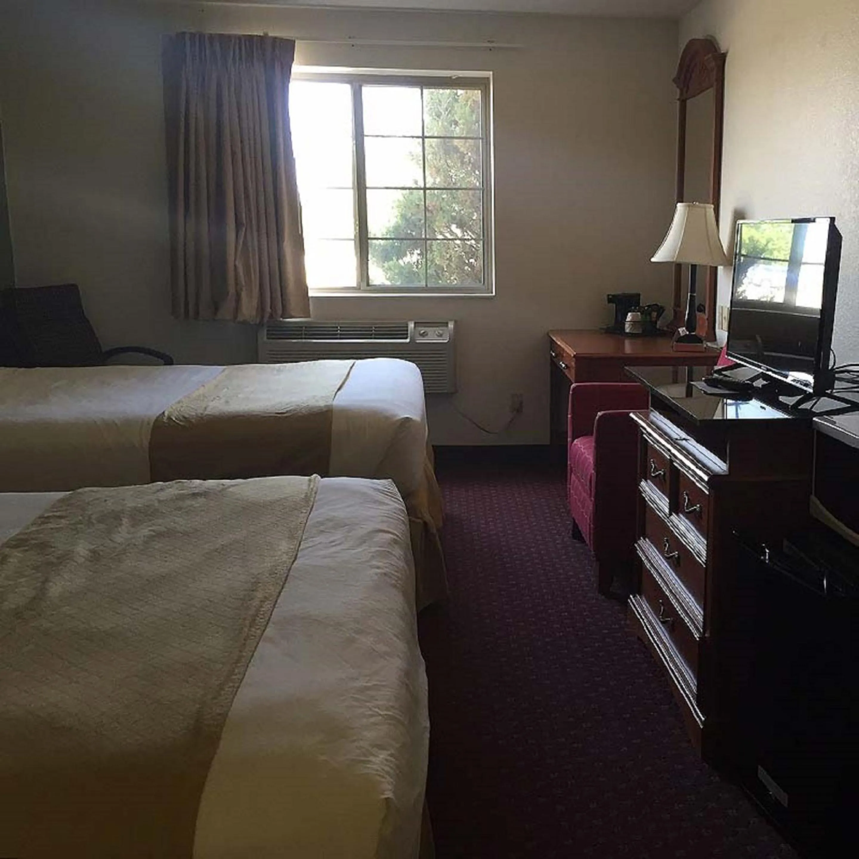 Photo of the whole room, Bed in Osceola Grand Hotel