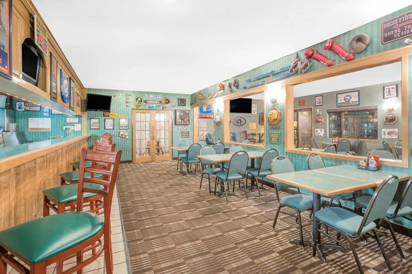 Restaurant/places to eat in Ramada by Wyndham Hancock Waterfront