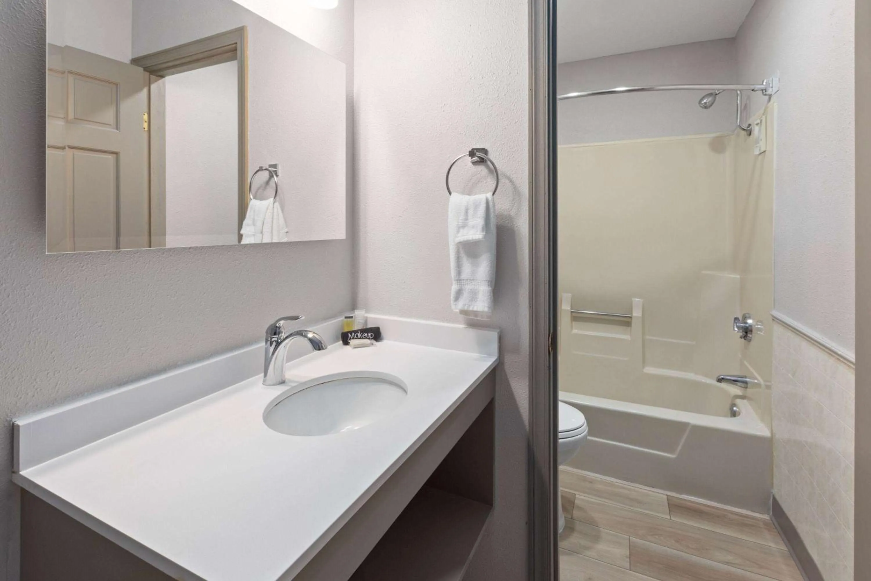 Bathroom in Days Inn by Wyndham Hutchinson