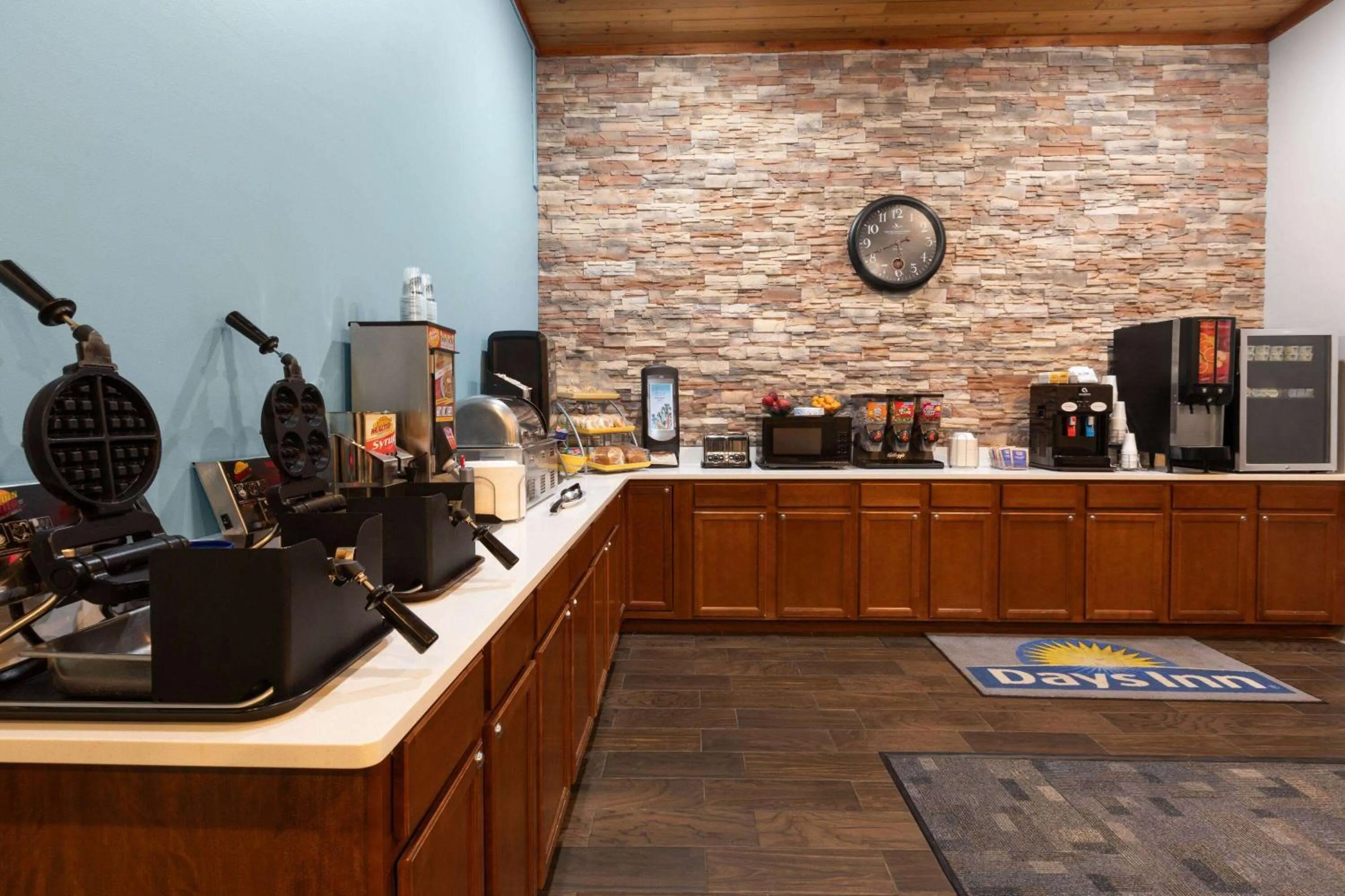 Breakfast in Days Inn by Wyndham Hutchinson