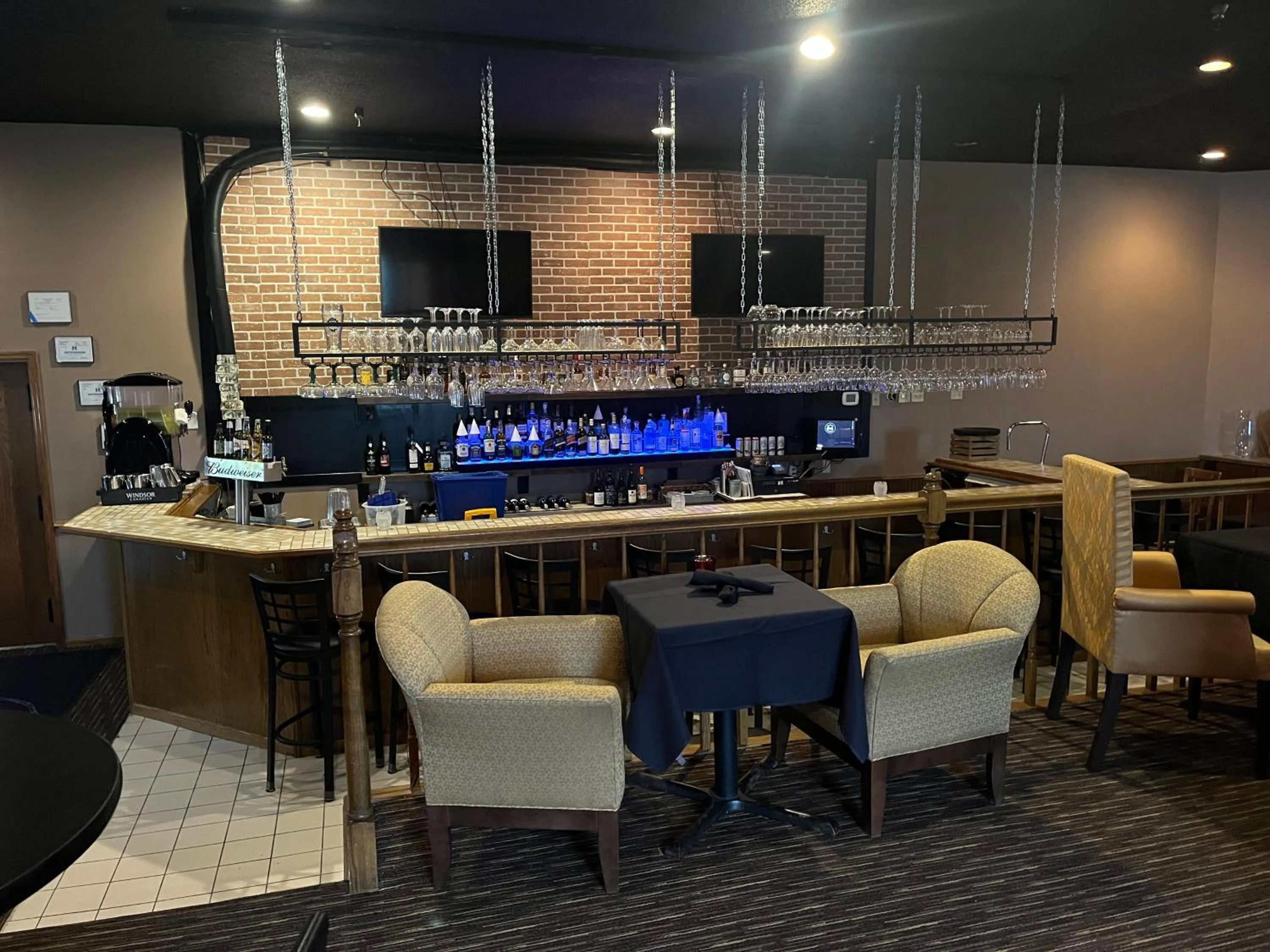 Restaurant/places to eat in Days Inn by Wyndham Hutchinson