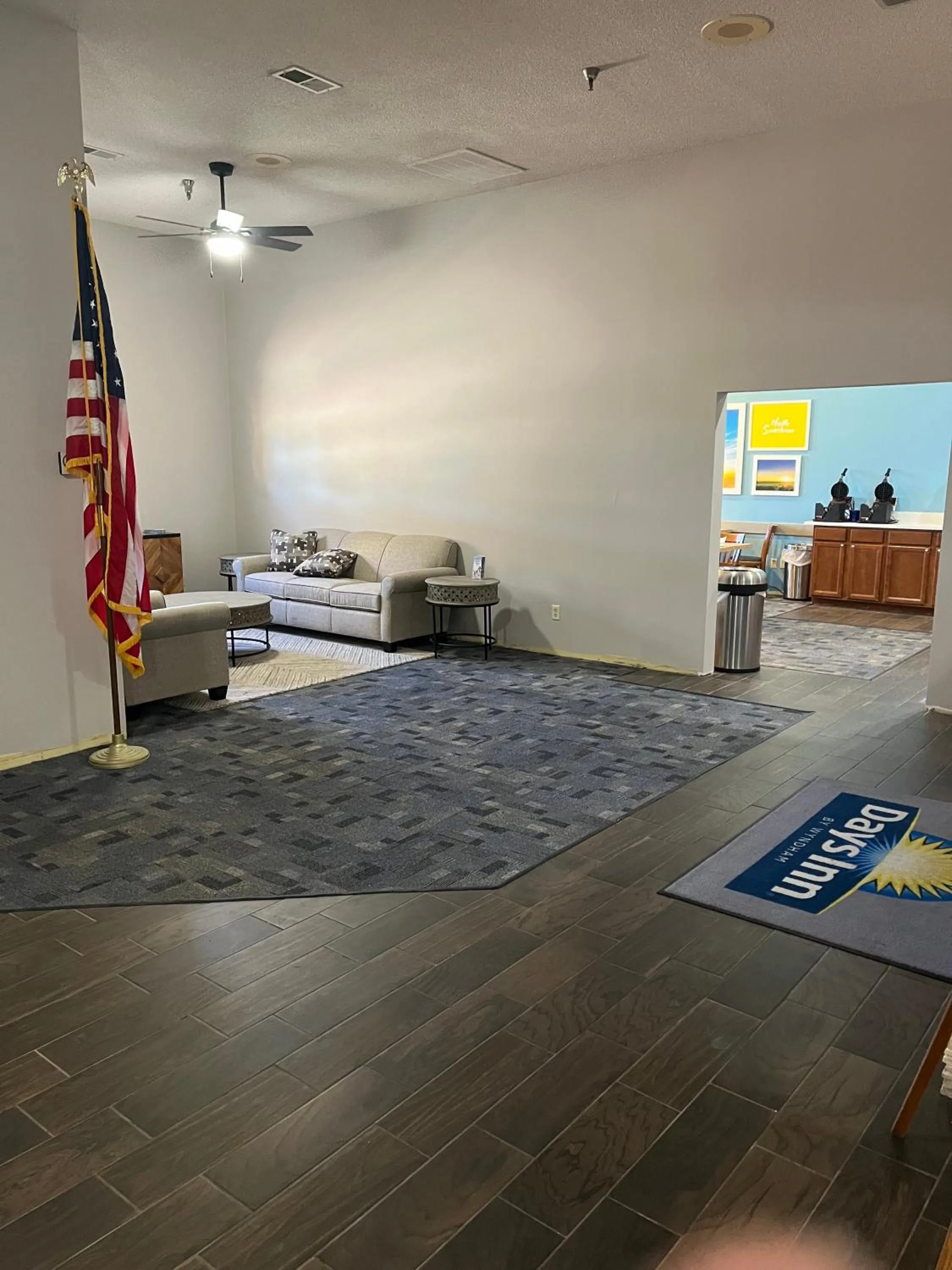 Property building, Bed in Days Inn by Wyndham Hutchinson