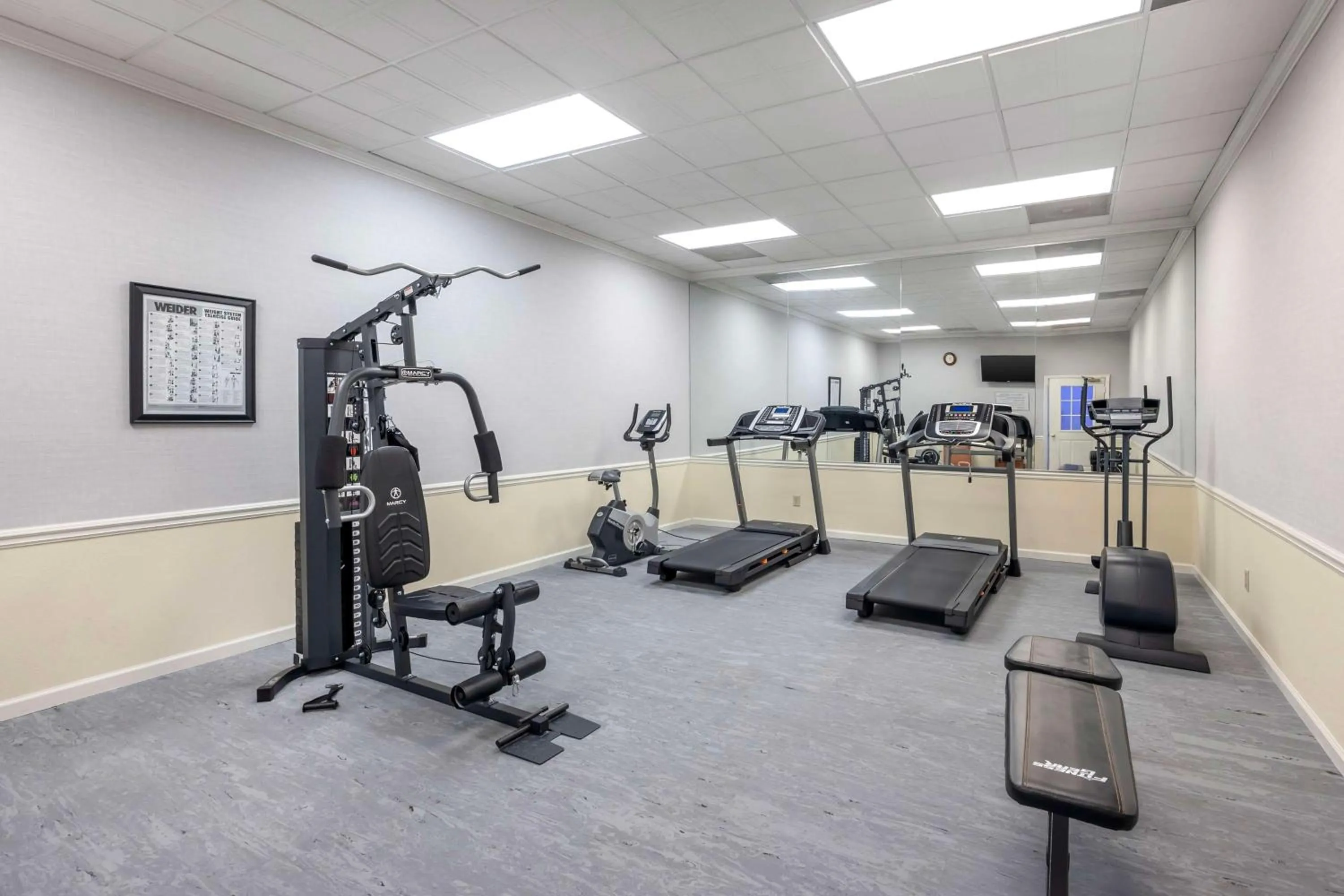 Fitness centre/facilities in Best Western Spring Hill Inn & Suites