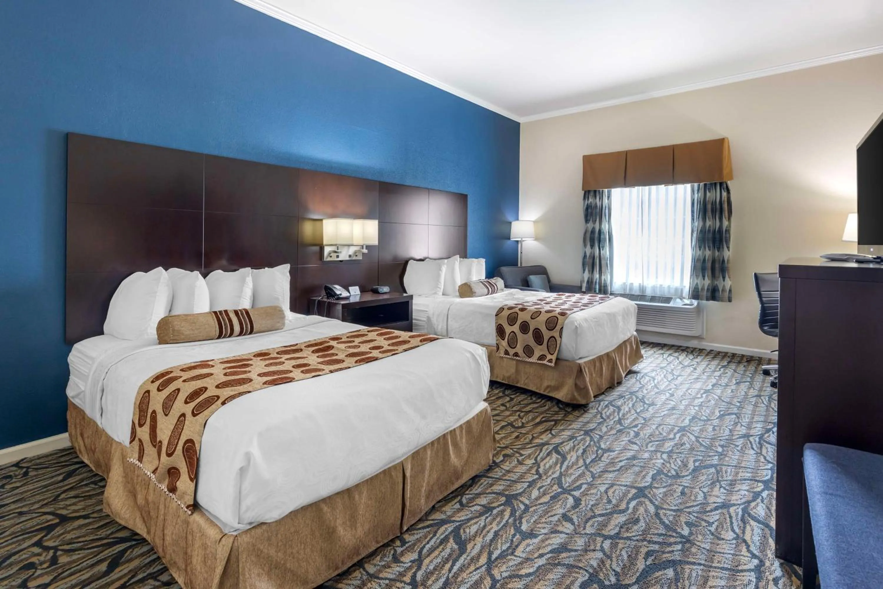 Bedroom in Best Western Spring Hill Inn & Suites