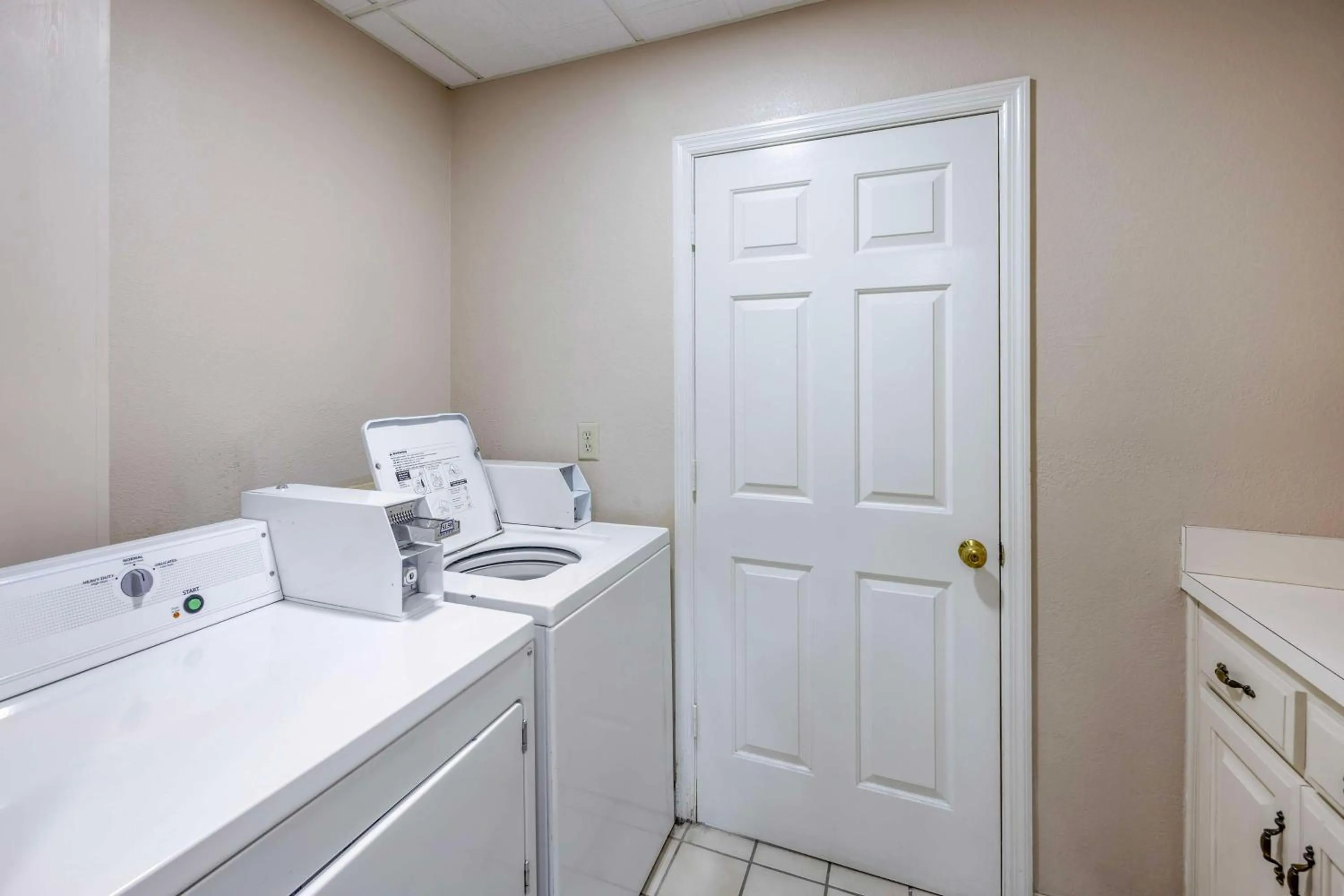 laundry in Best Western Spring Hill Inn & Suites