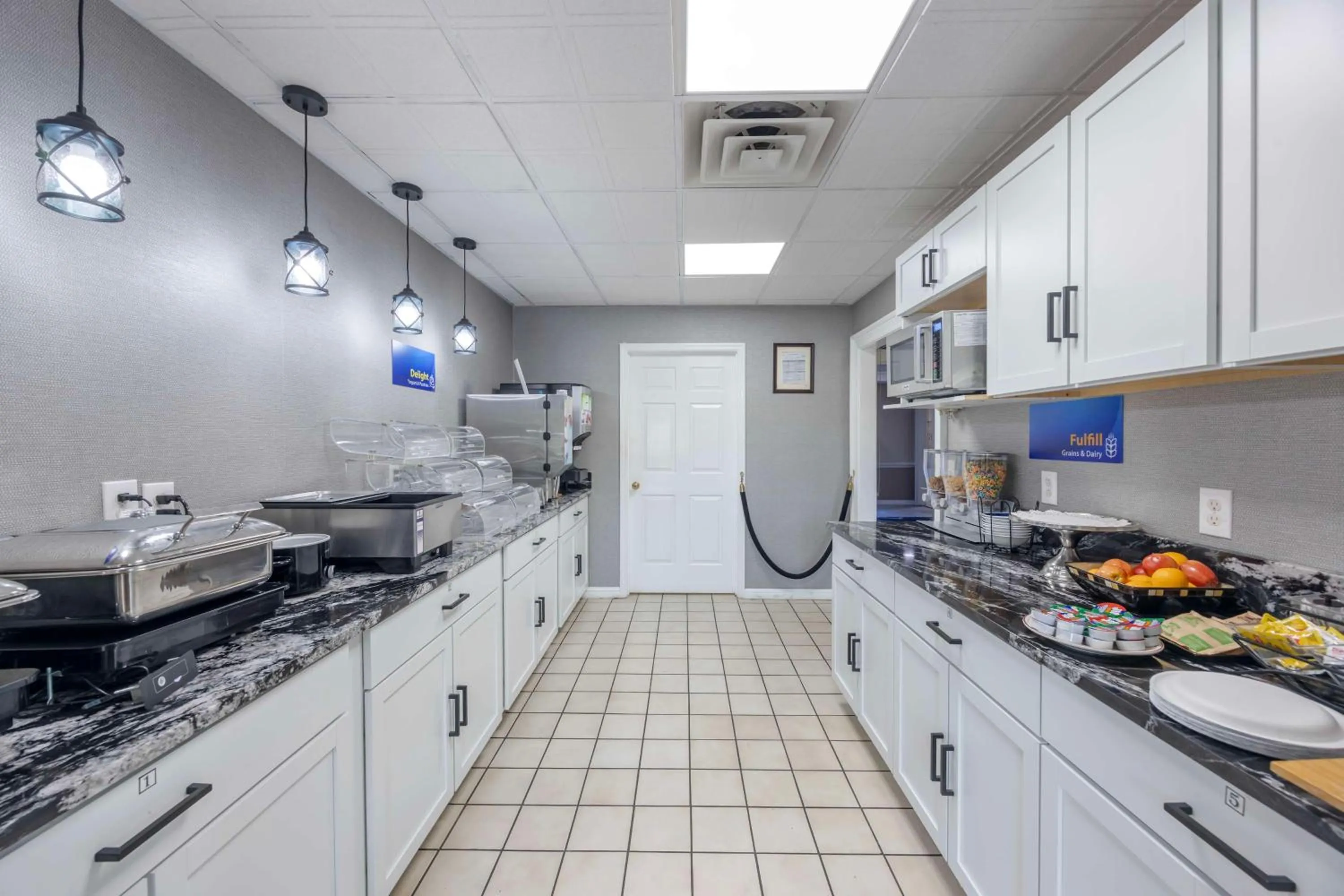 Breakfast in Best Western Spring Hill Inn & Suites