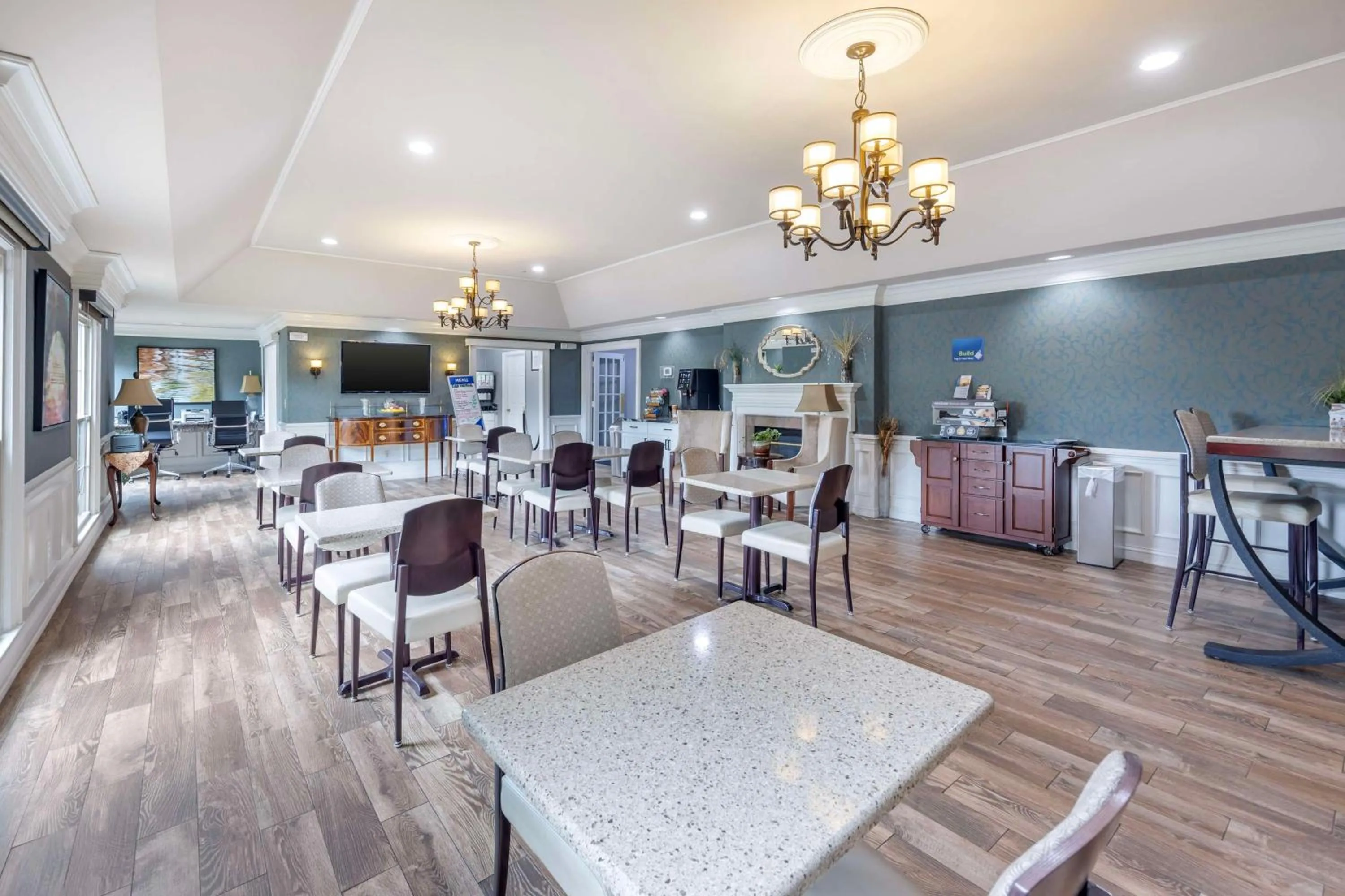 Breakfast in Best Western Spring Hill Inn & Suites