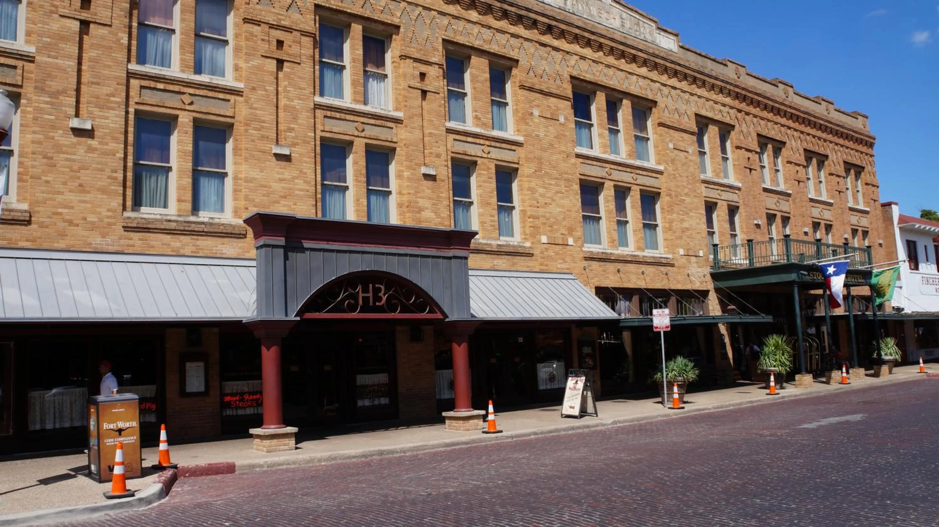 Facade/entrance in Stockyards Hotel