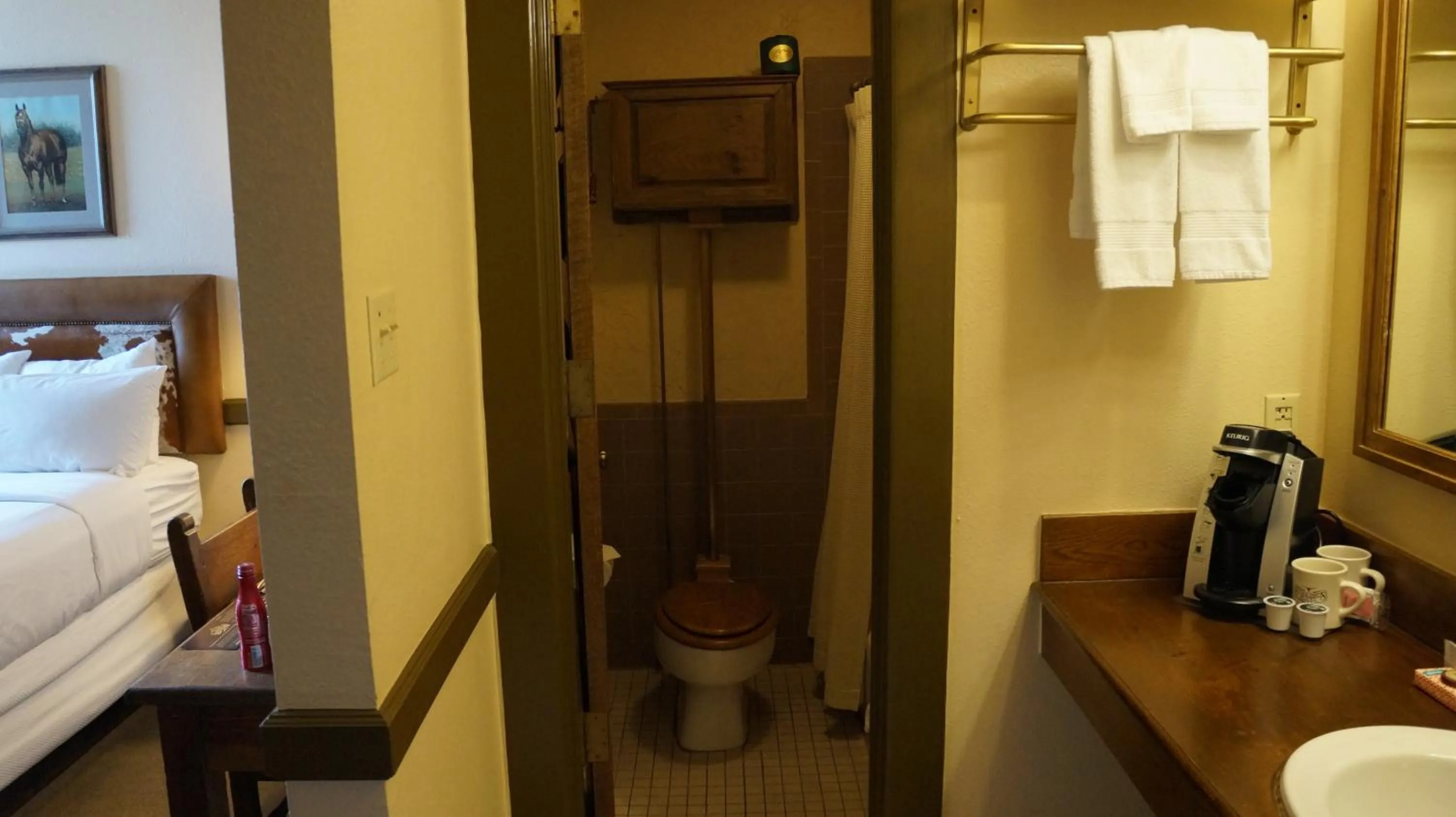 Bathroom, Bed in Stockyards Hotel