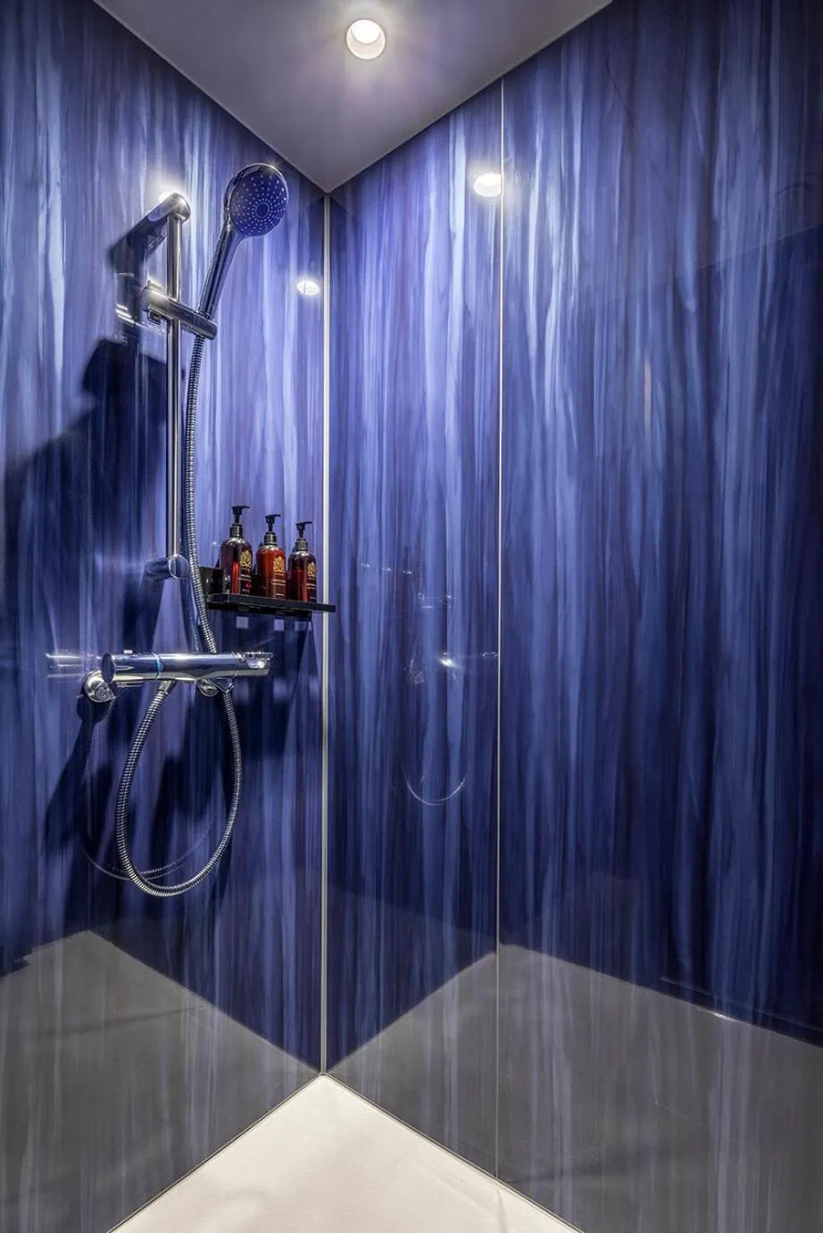 Bathroom in slash kawasaki