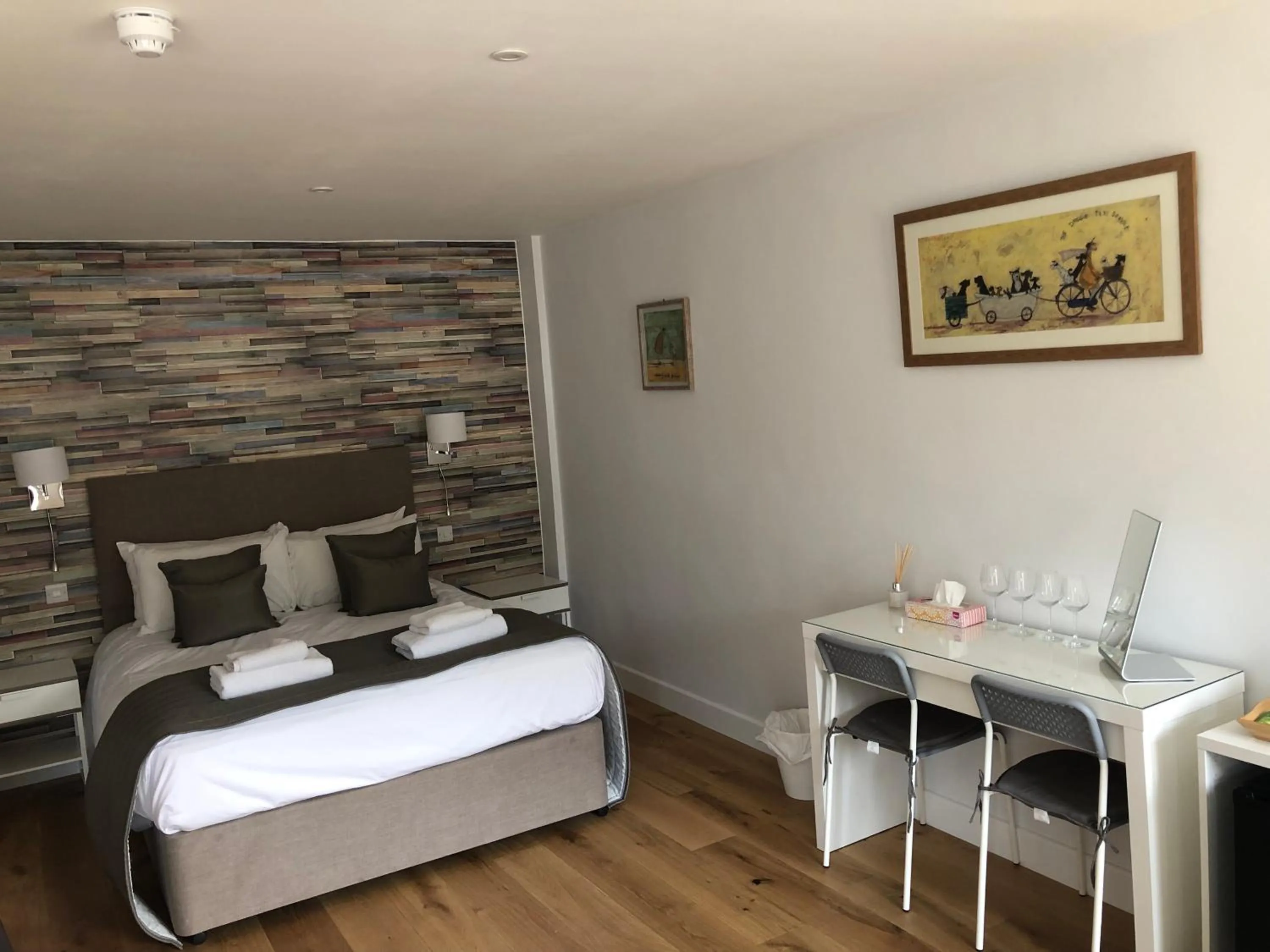 Bedroom, Bed in Hamilton Arms Suites