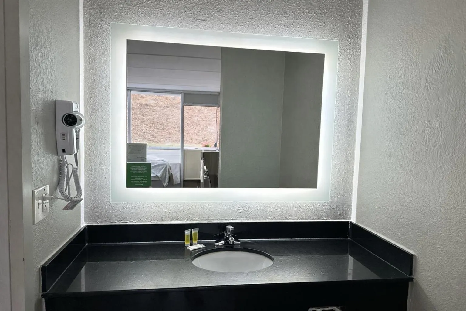 Super 8 by Wyndham Kingsport /I-81