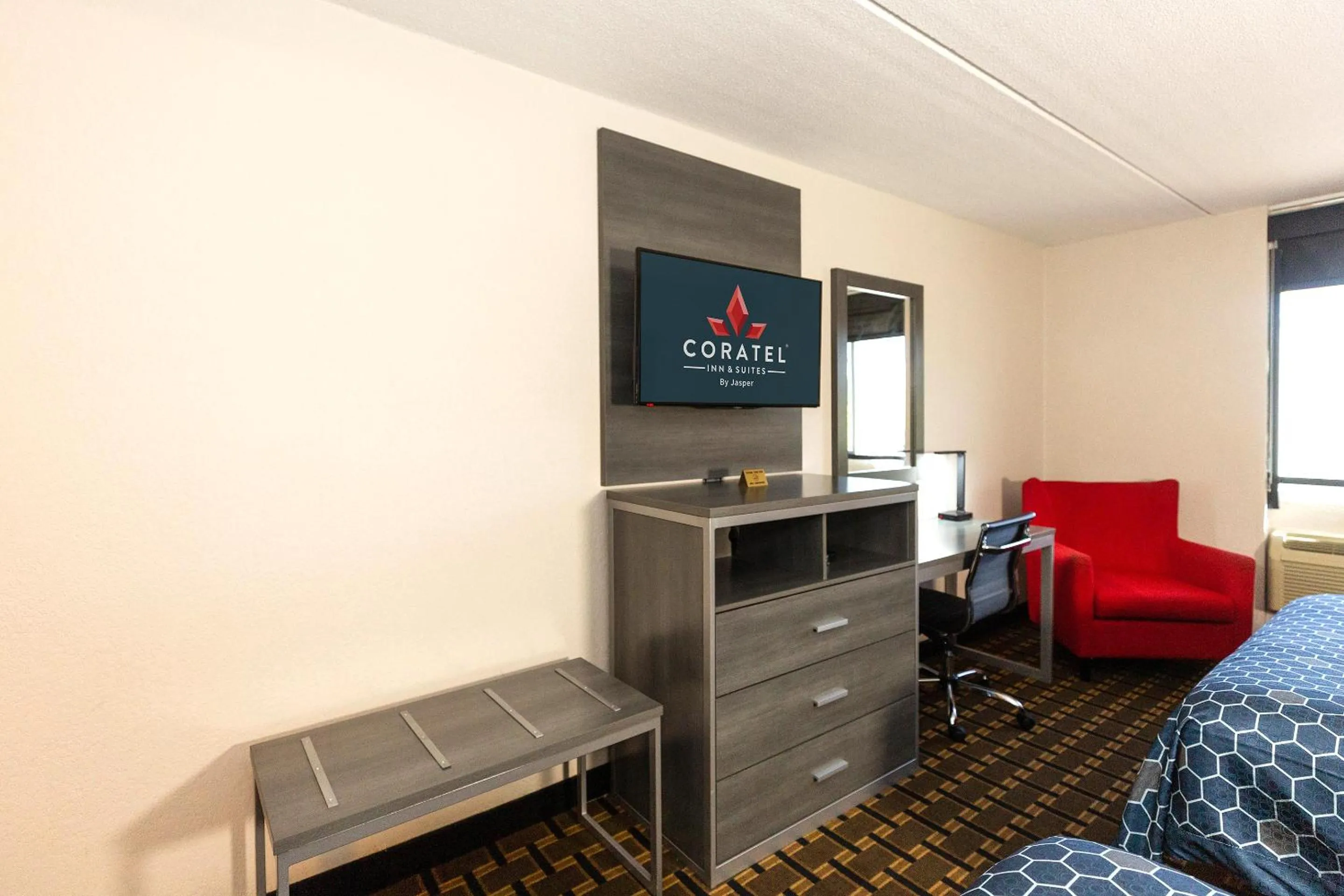 Communal lounge/ TV room, Bed in Coratel Inn & Suites by Jasper Mankato