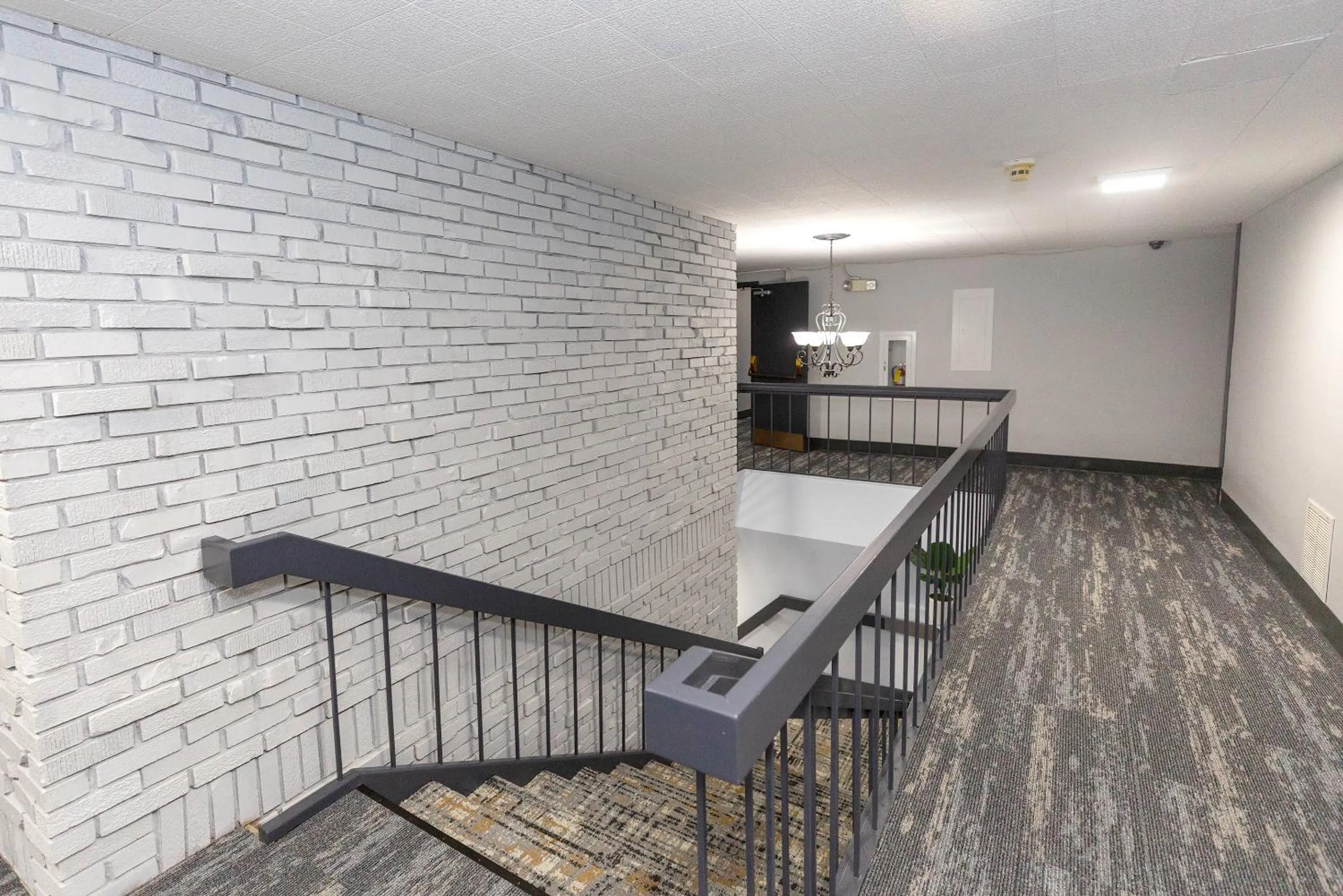 Inner courtyard view in Coratel Inn & Suites by Jasper Mankato