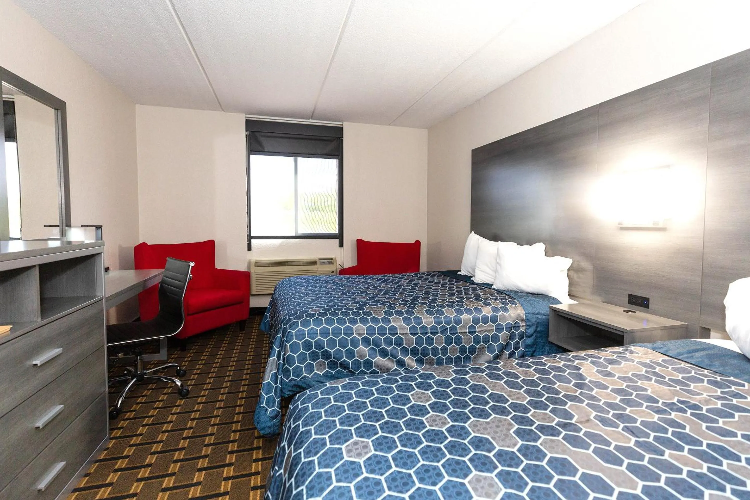 Bed in Coratel Inn & Suites by Jasper Mankato