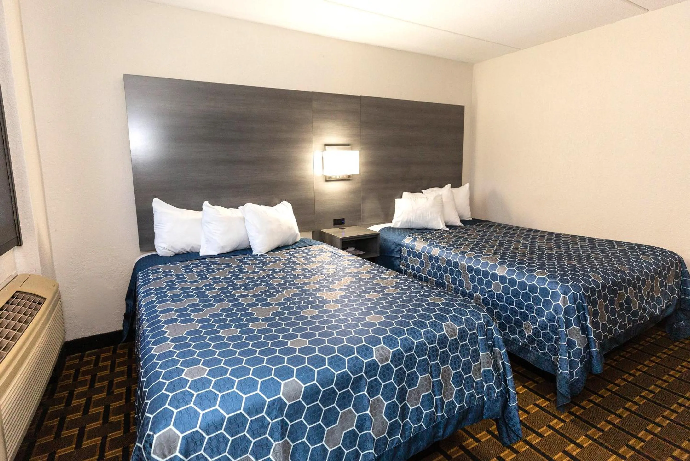 Bed in Coratel Inn & Suites by Jasper Mankato