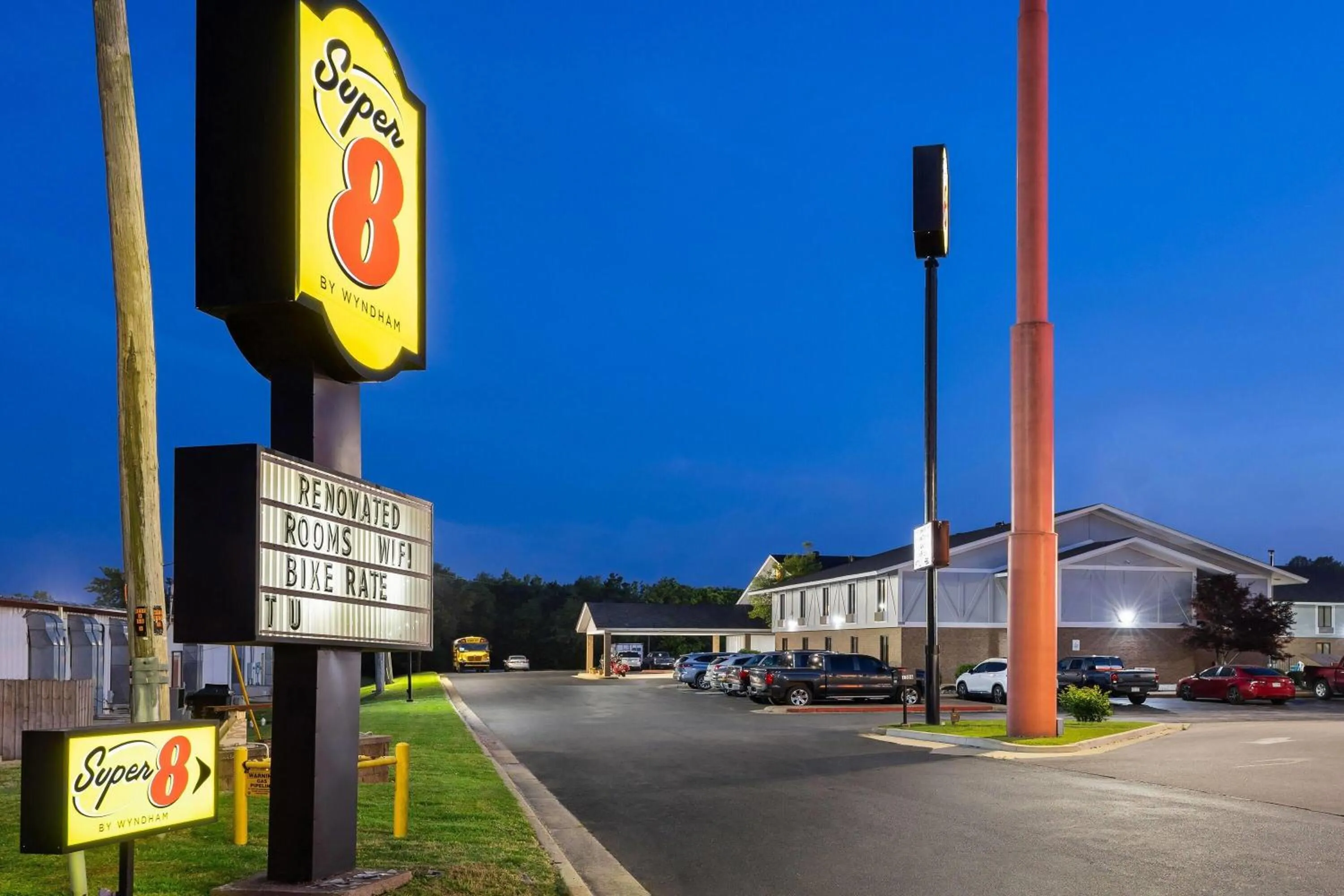 Property building in Super 8 by Wyndham Harrison AR