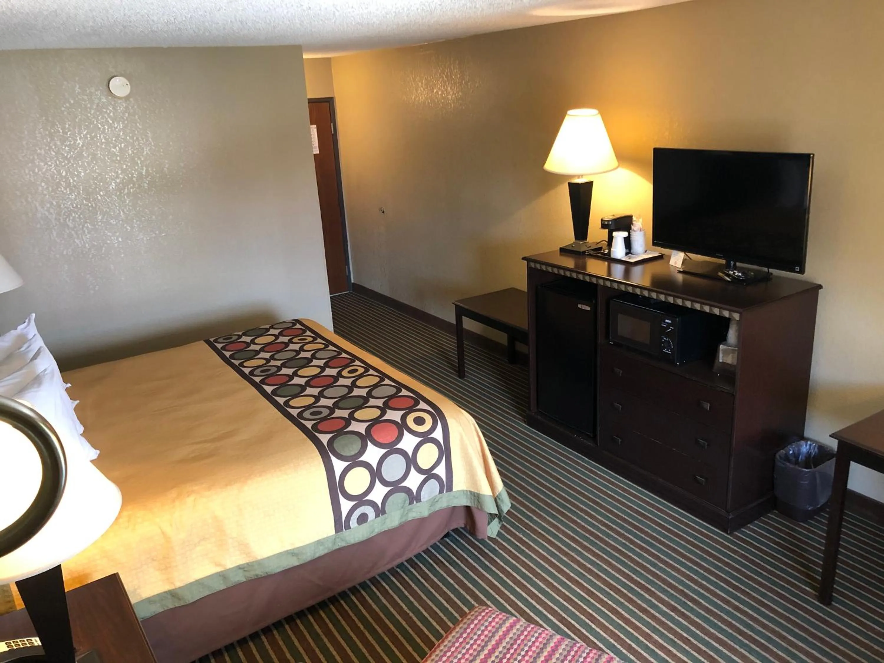 Bed in Super 8 by Wyndham Harrison AR