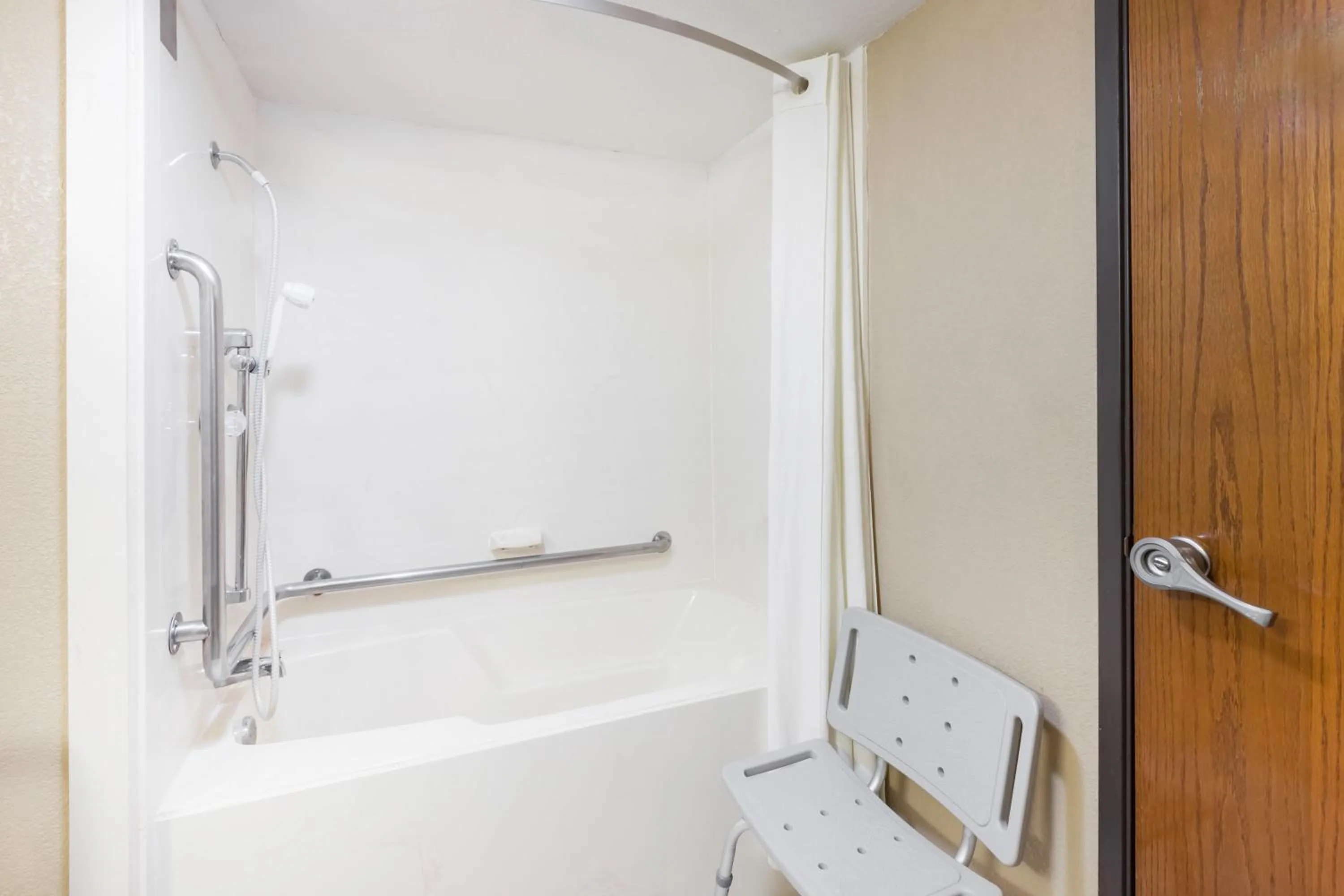 Bathroom in Super 8 by Wyndham Harrison AR