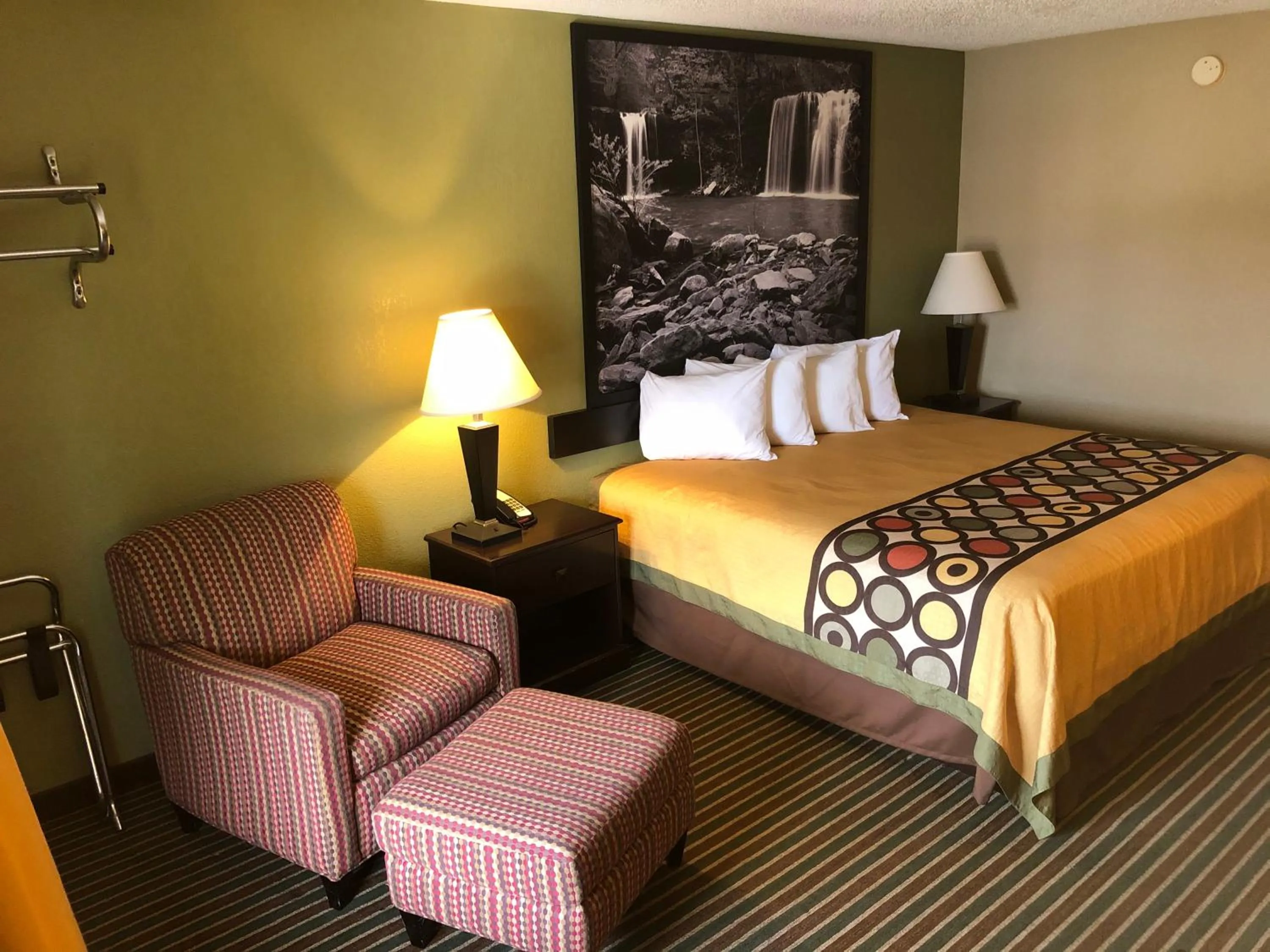 Bed in Super 8 by Wyndham Harrison AR
