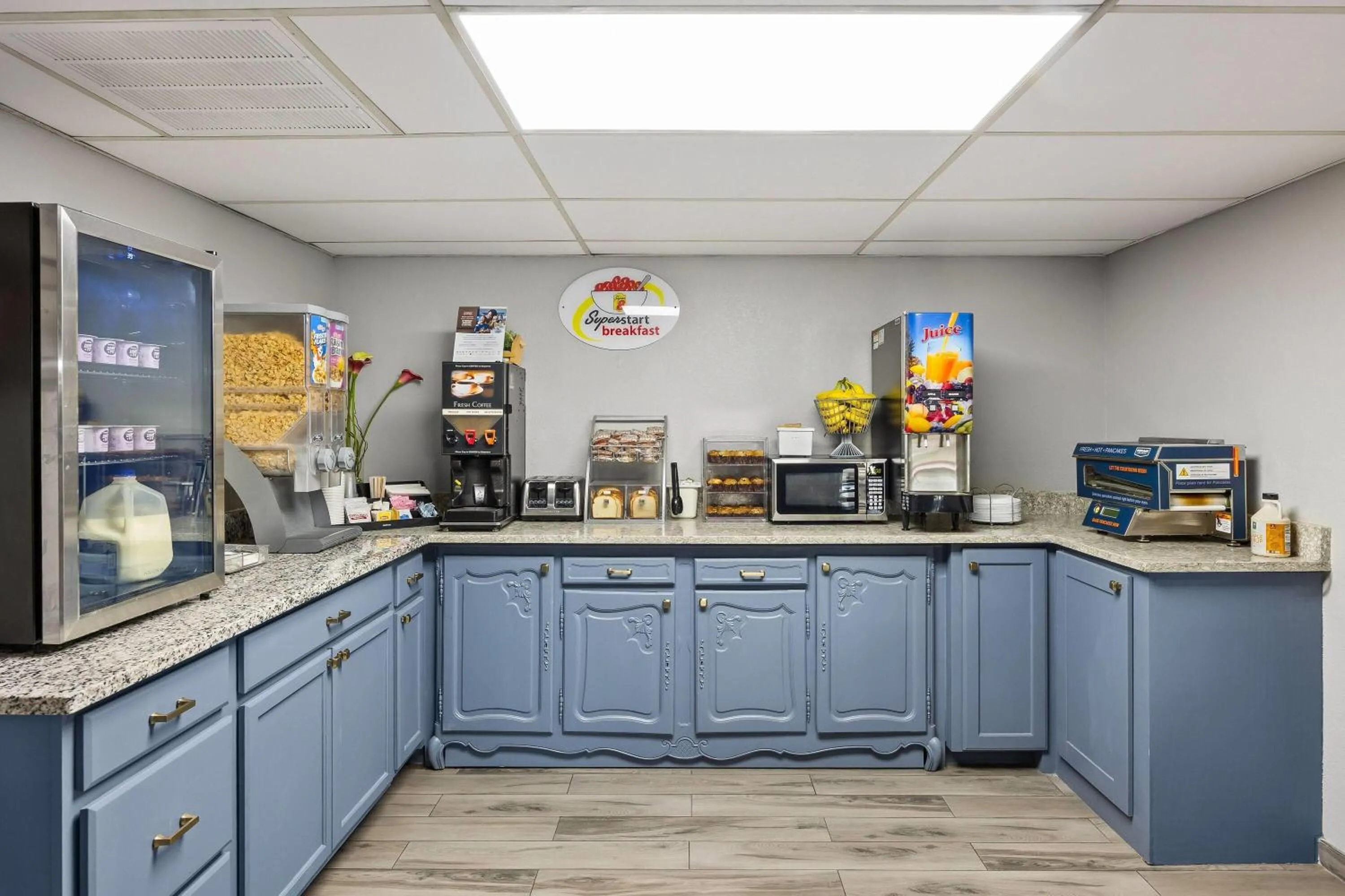 Property building in Super 8 by Wyndham Harrison AR