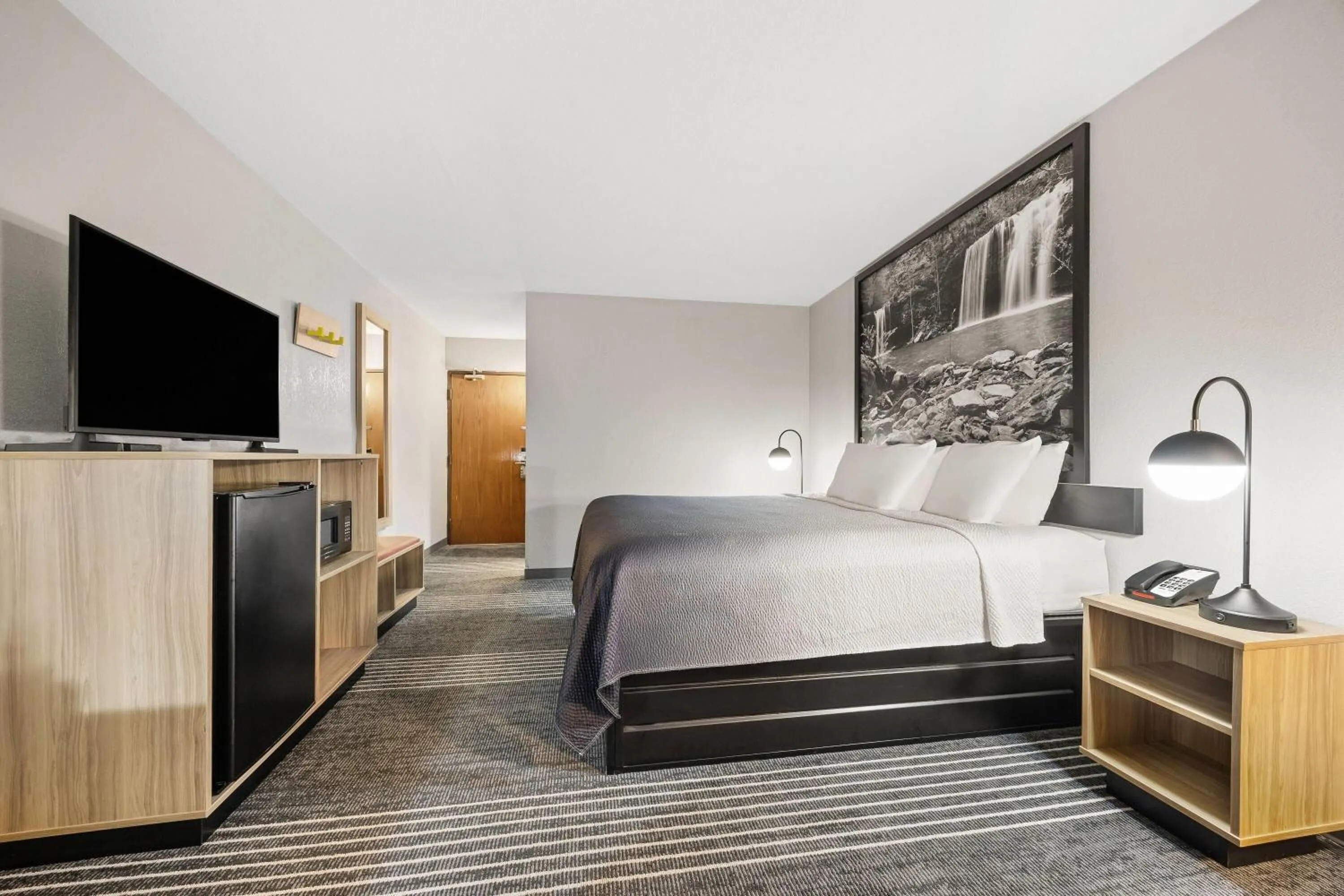 Bed in Super 8 by Wyndham Harrison AR