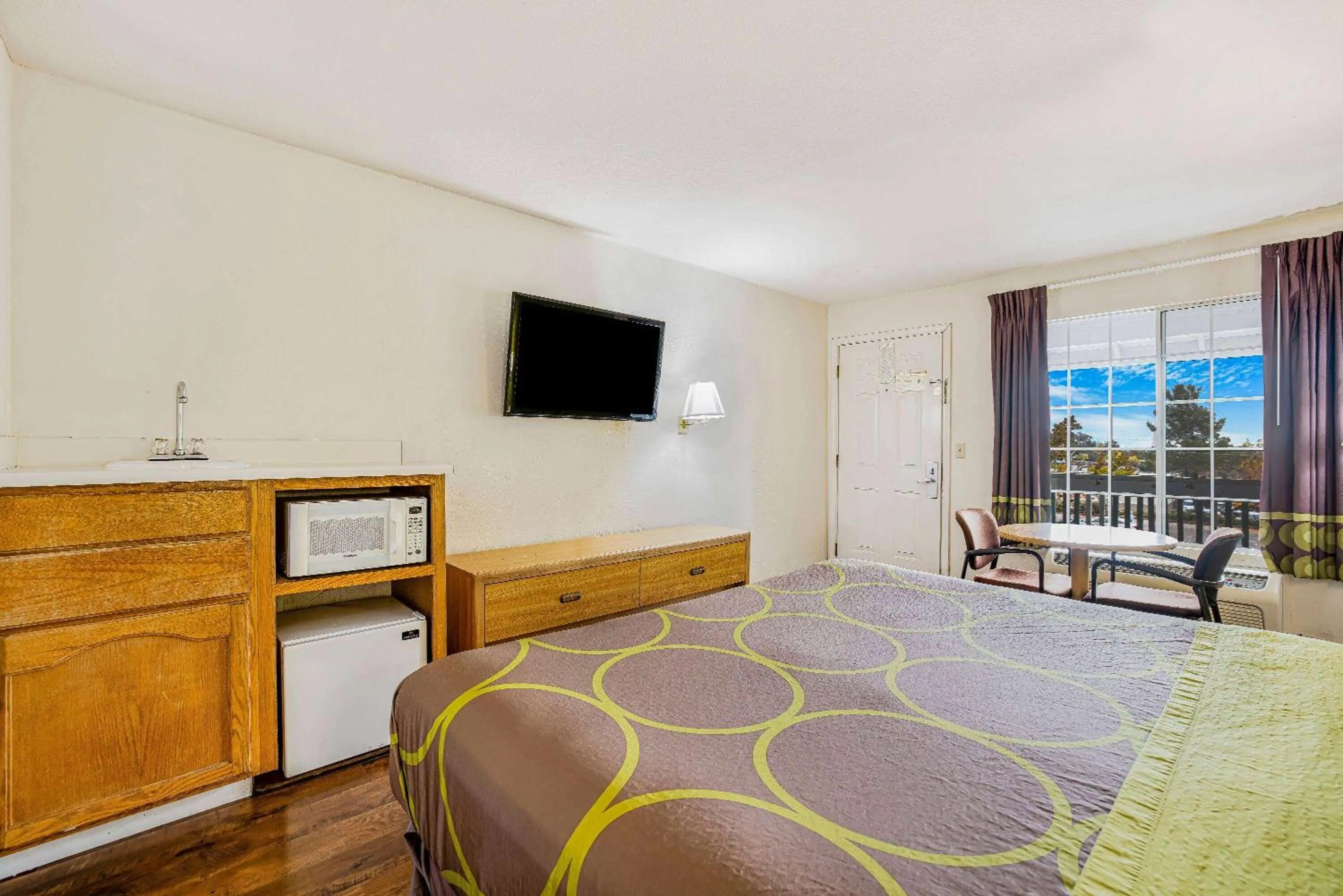 Bed in Super 8 by Wyndham Auburn