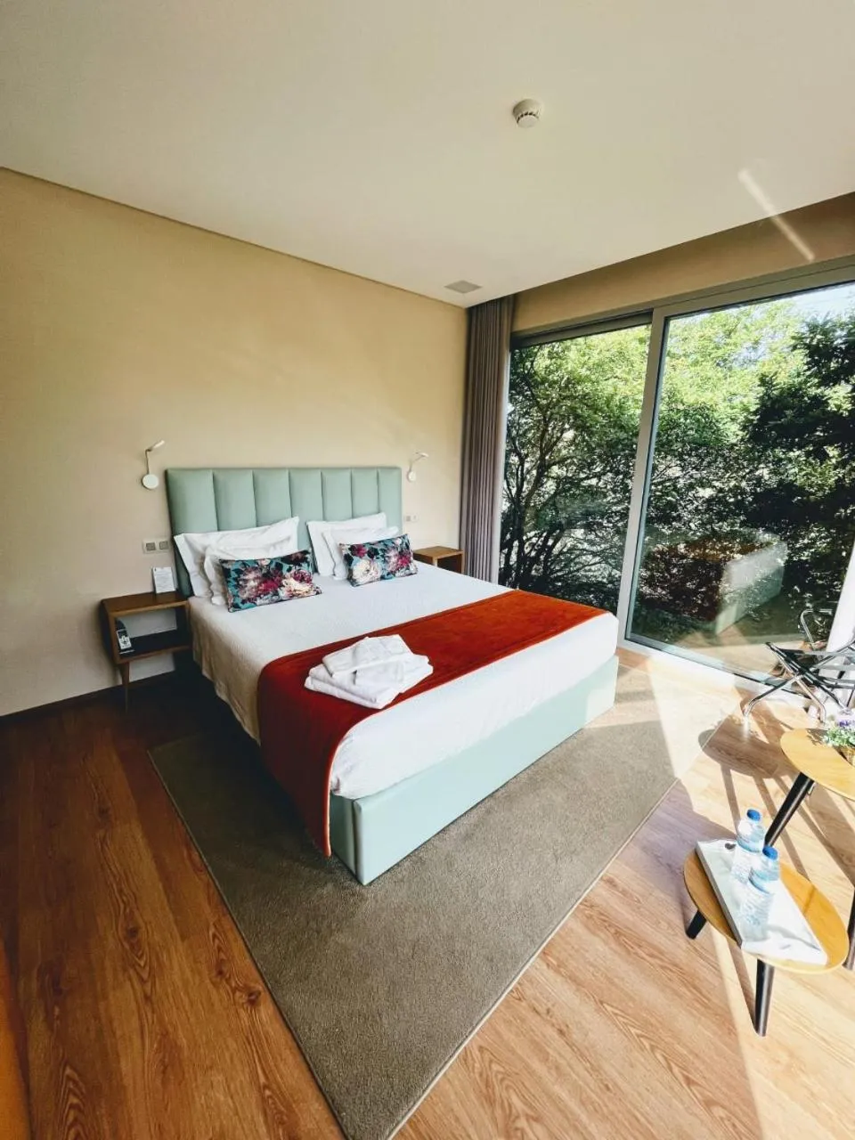 Photo of the whole room, Bed in Oak Nature