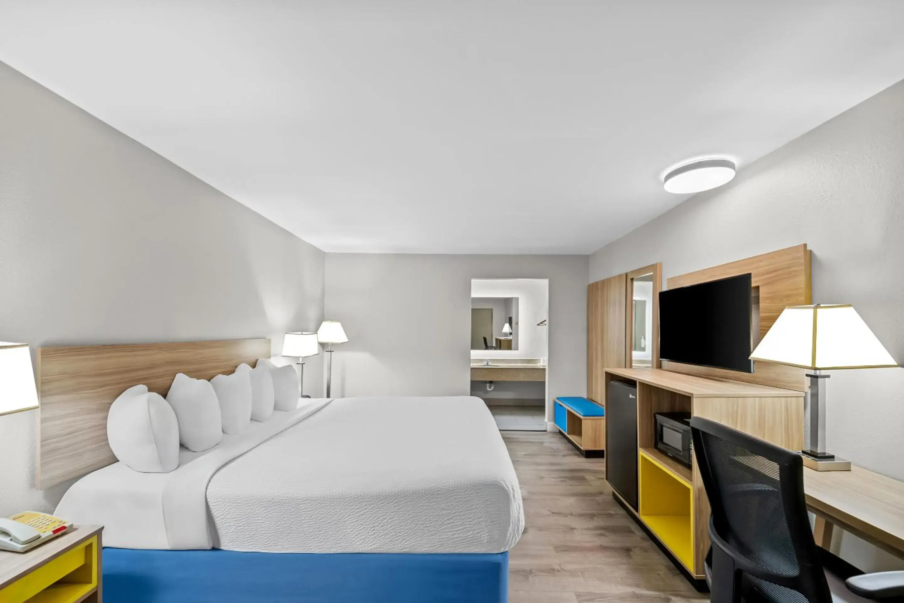 King Room - Non-Smoking in Days Inn by Wyndham Chesapeake King Room - Non-Smoking in Days Inn by Wyndham Chesapeake