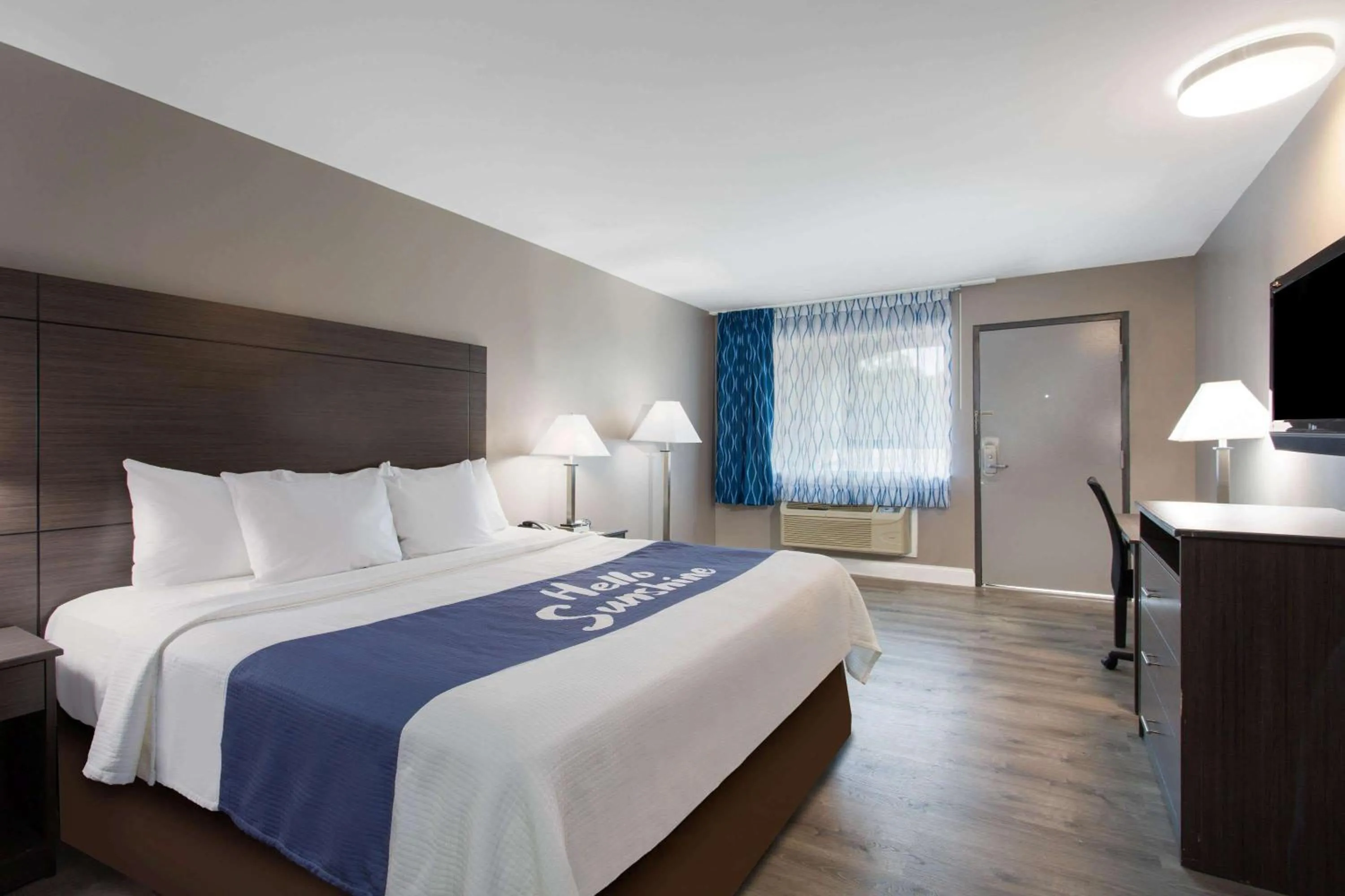 Standard King Room - Smoking in Days Inn by Wyndham Chesapeake