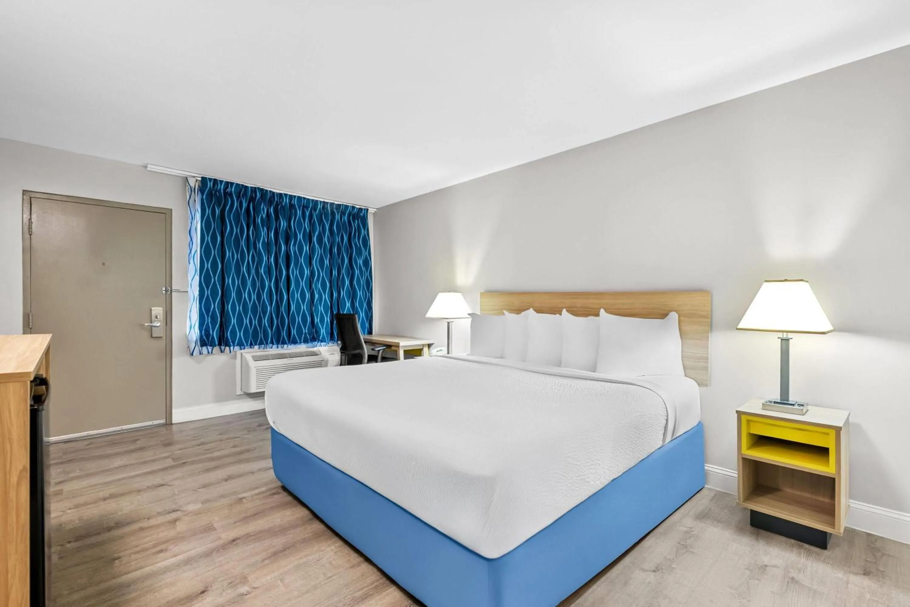 Bed in Days Inn by Wyndham Chesapeake