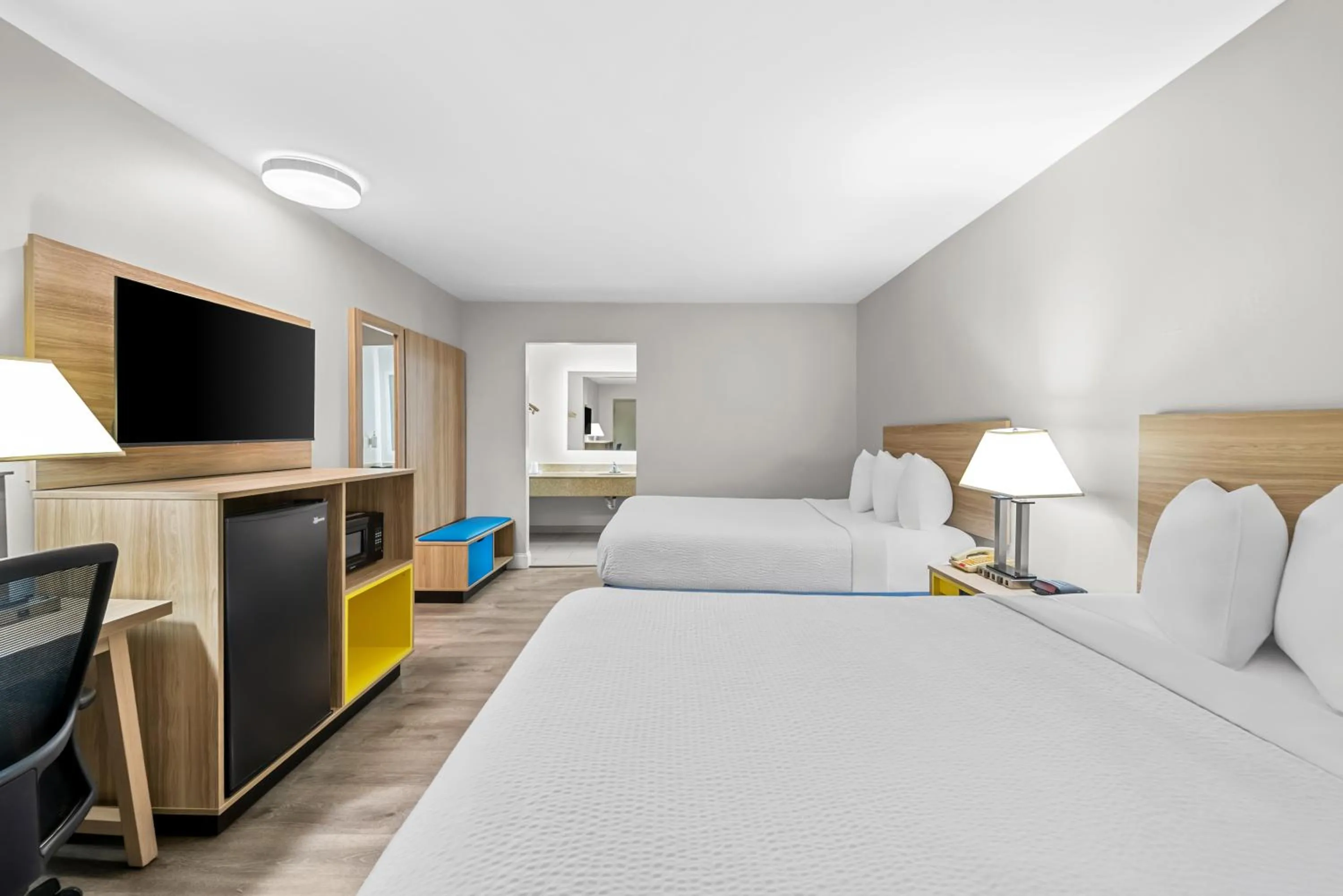 Bed in Days Inn by Wyndham Chesapeake