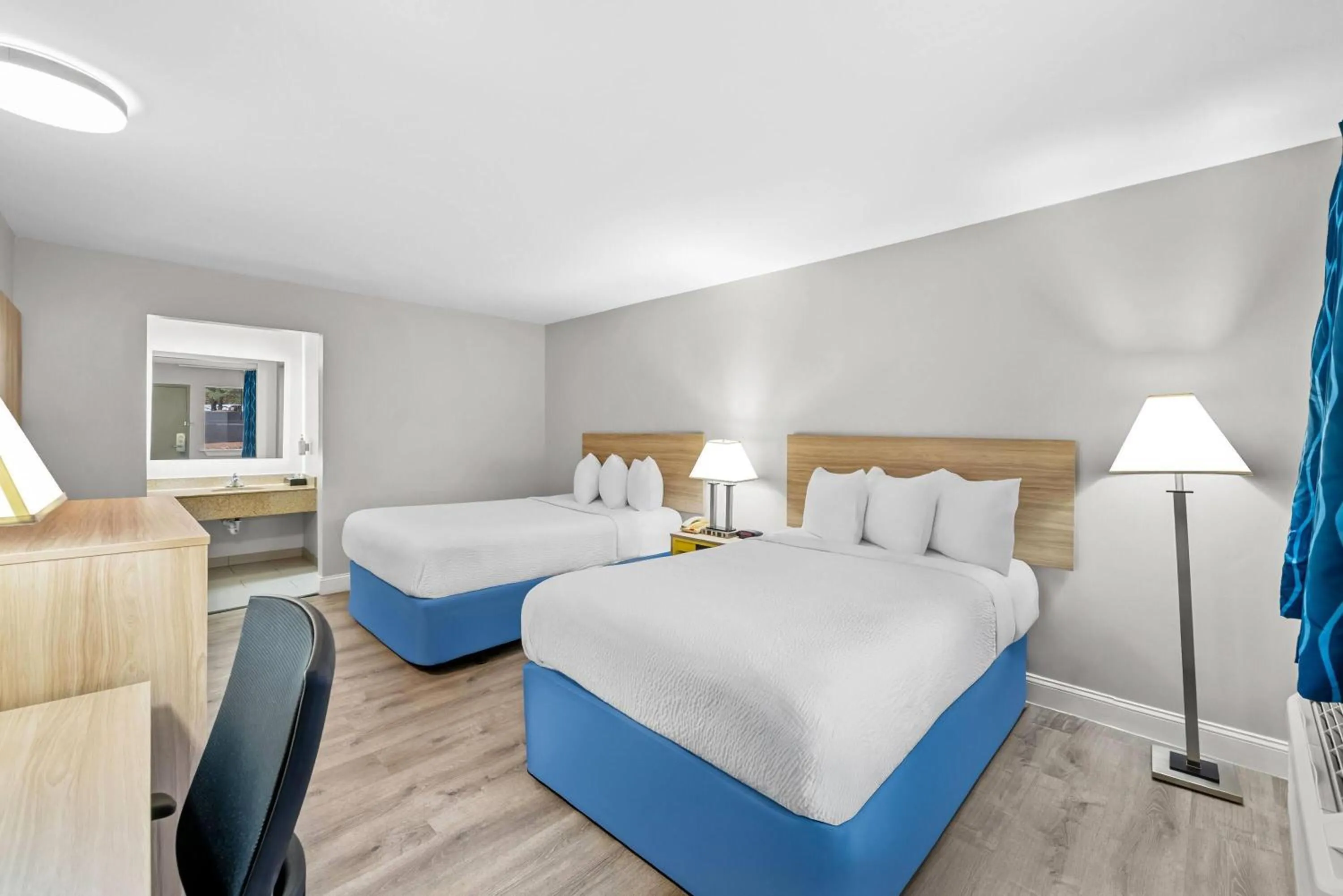 Bed in Days Inn by Wyndham Chesapeake