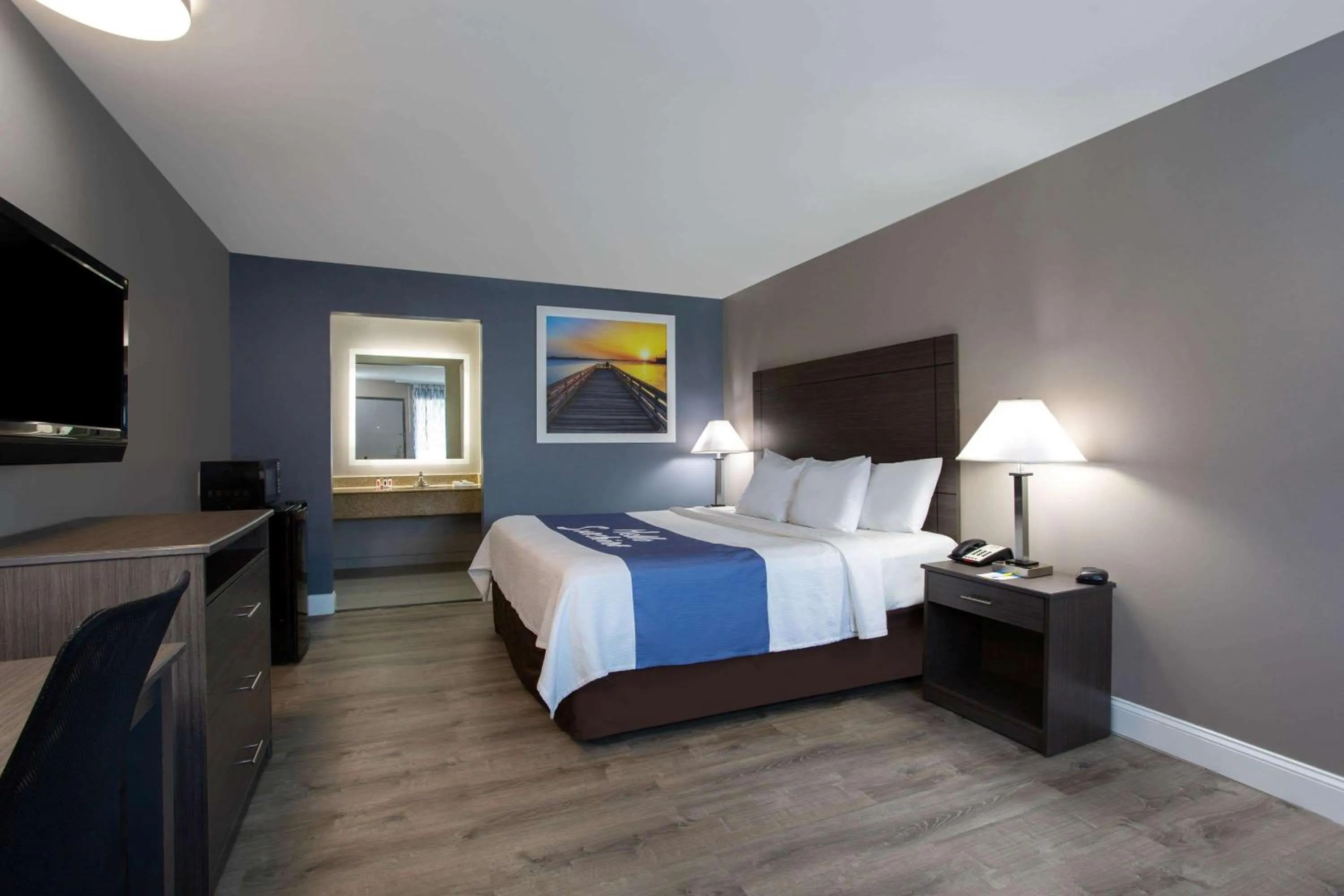 King Room - Non-Smoking in Days Inn by Wyndham Chesapeake