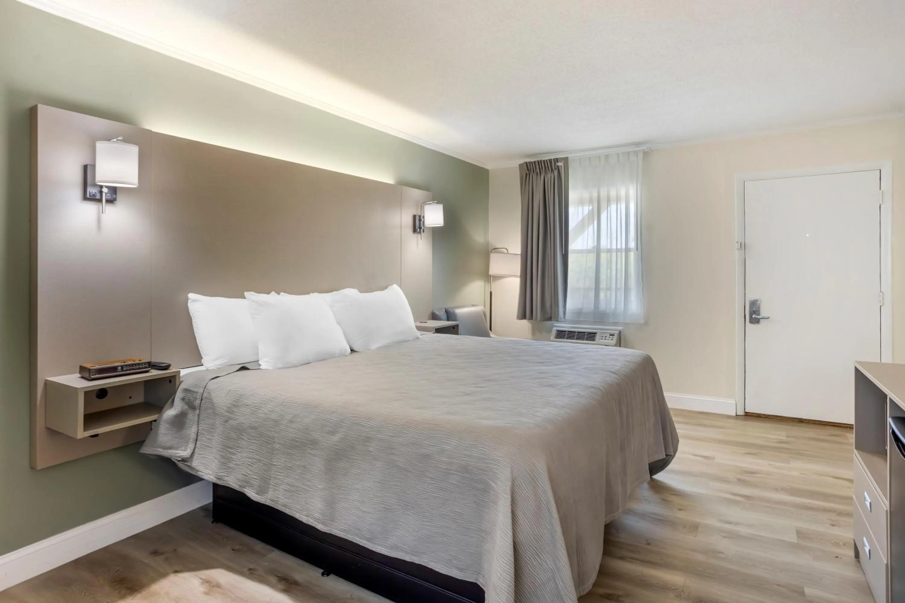 Bedroom, Bed in Quality Inn Smoketown - Lancaster Area