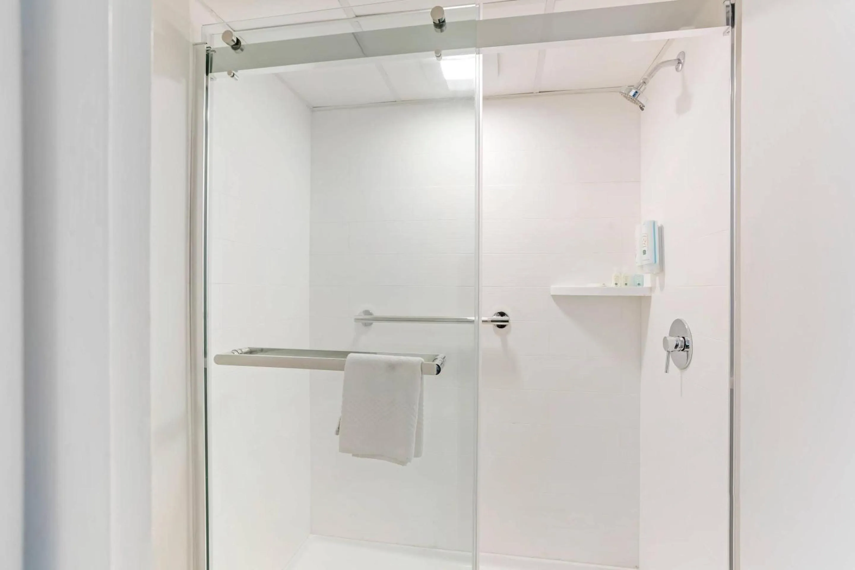 Bedroom in Quality Inn Smoketown - Lancaster Area