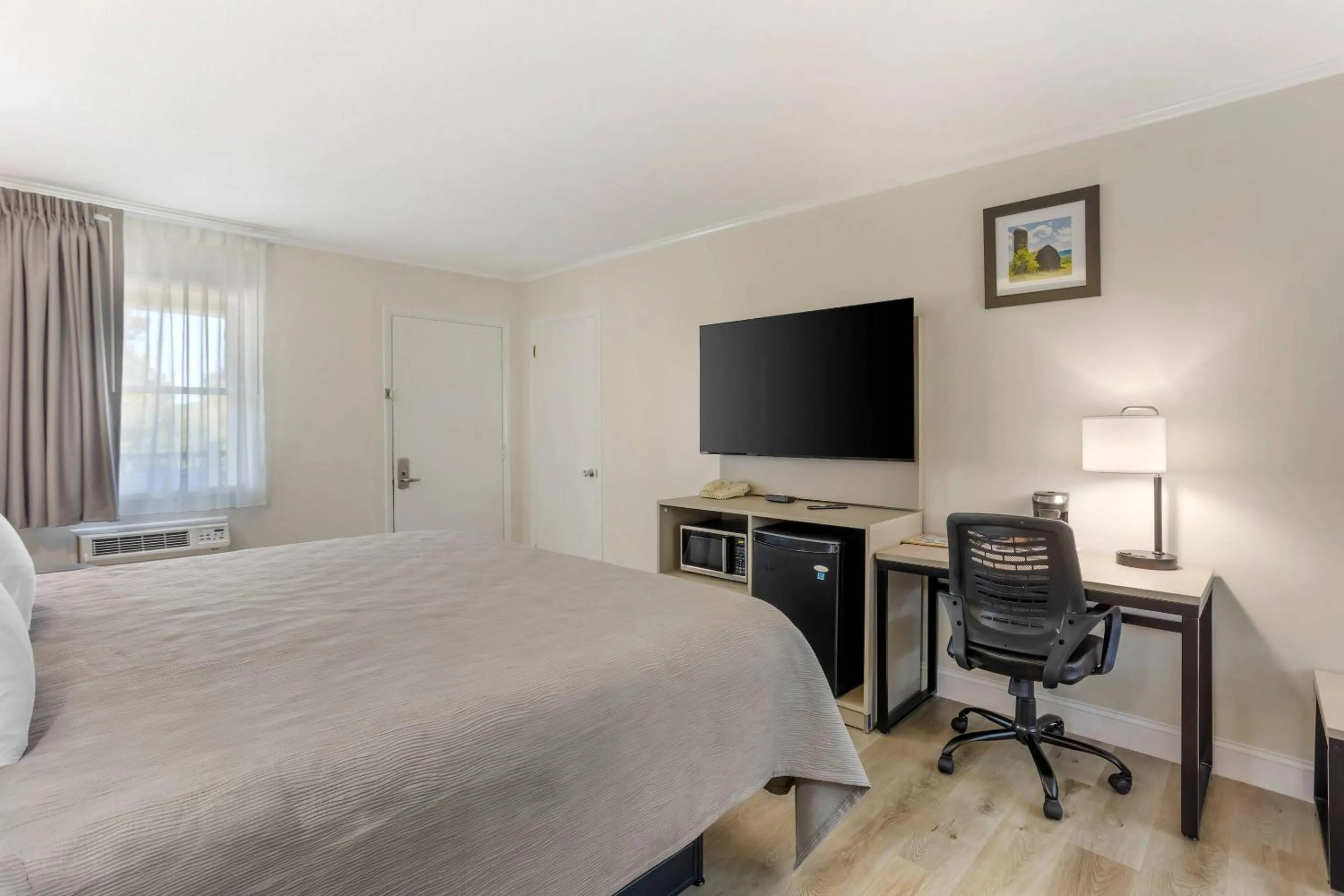 Bedroom, Bed in Quality Inn Smoketown - Lancaster Area